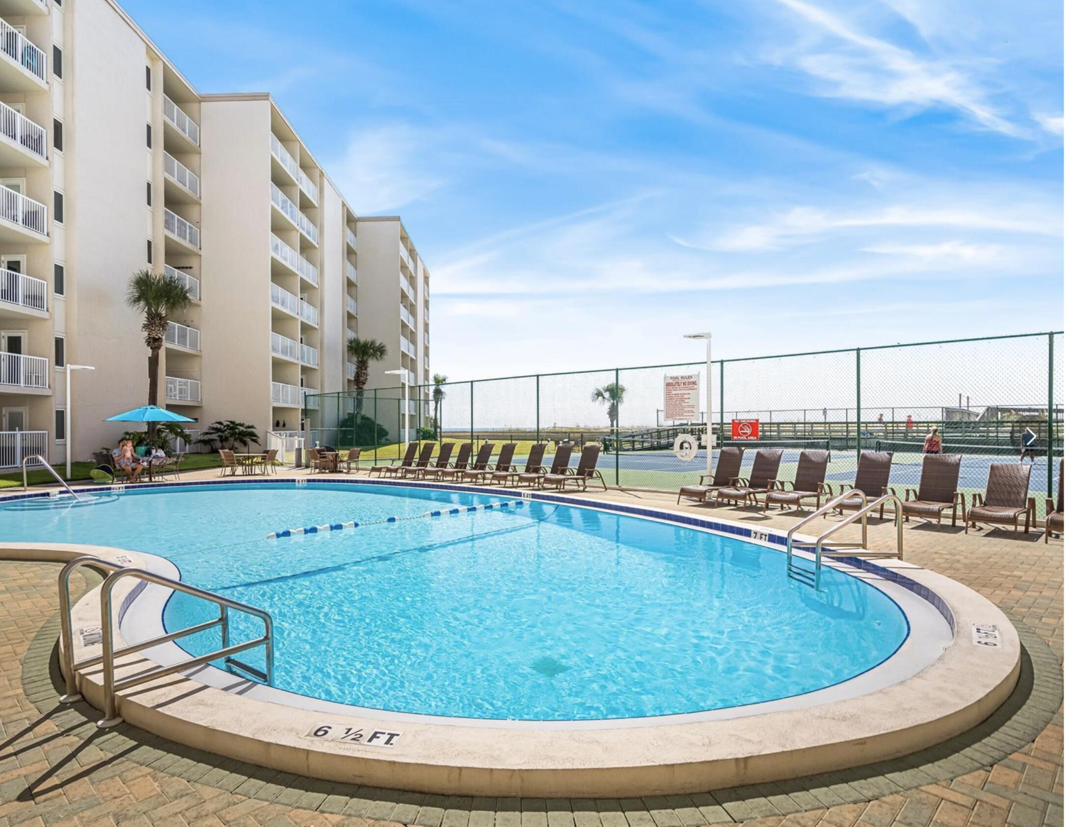 HOLIDAY SURF & RACQUET CLUB - Residential