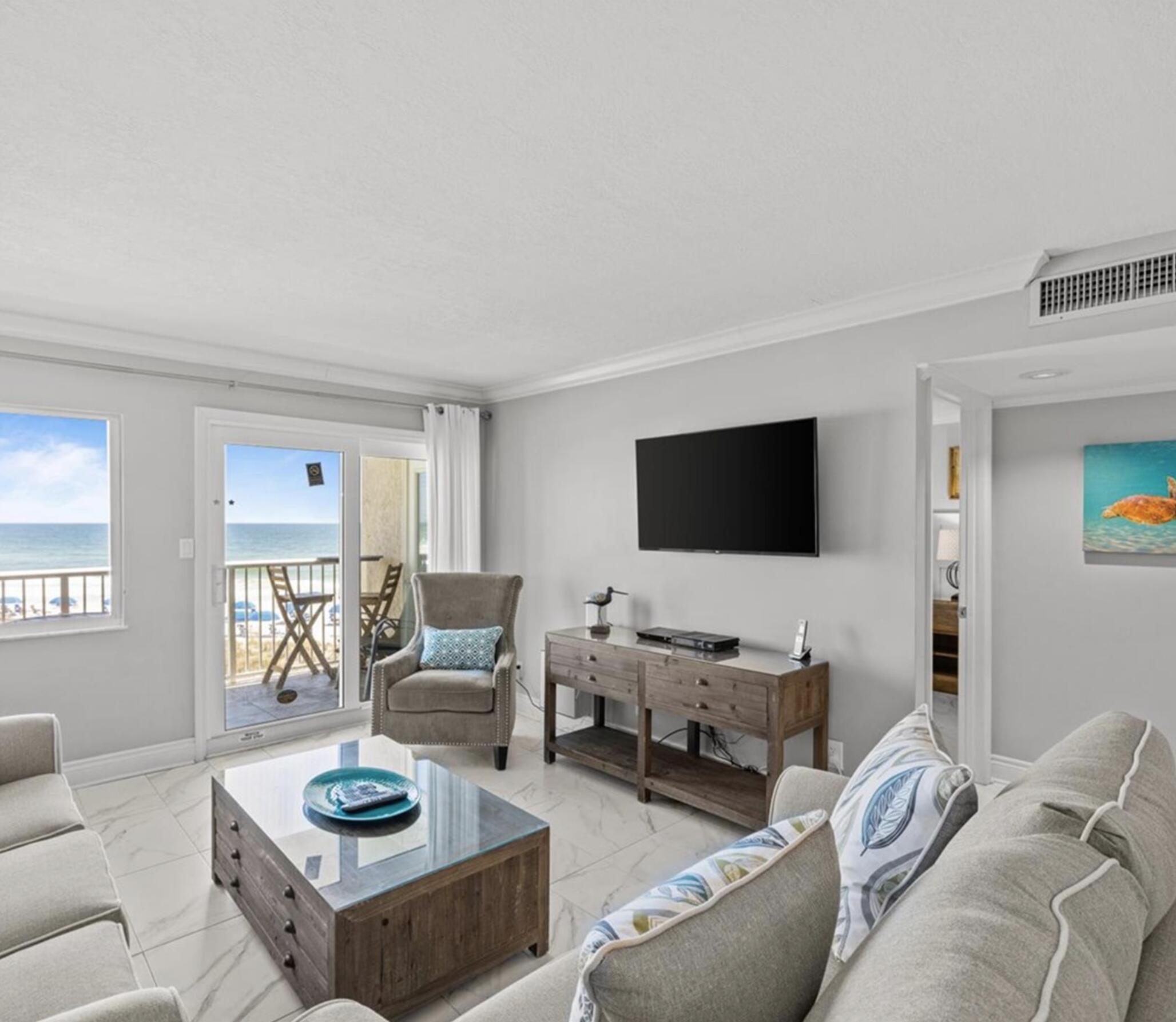 HOLIDAY SURF & RACQUET CLUB - Residential