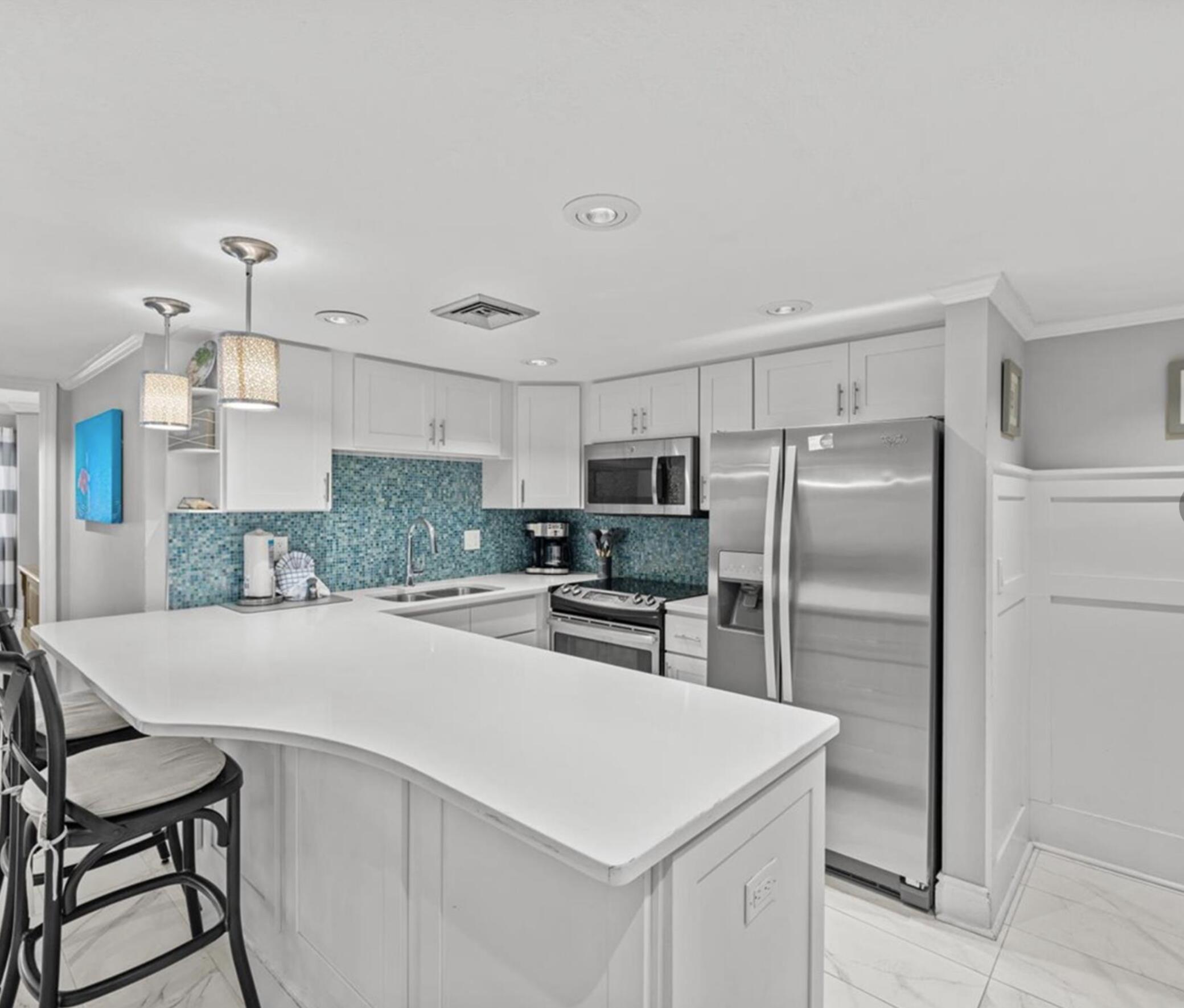HOLIDAY SURF & RACQUET CLUB - Residential