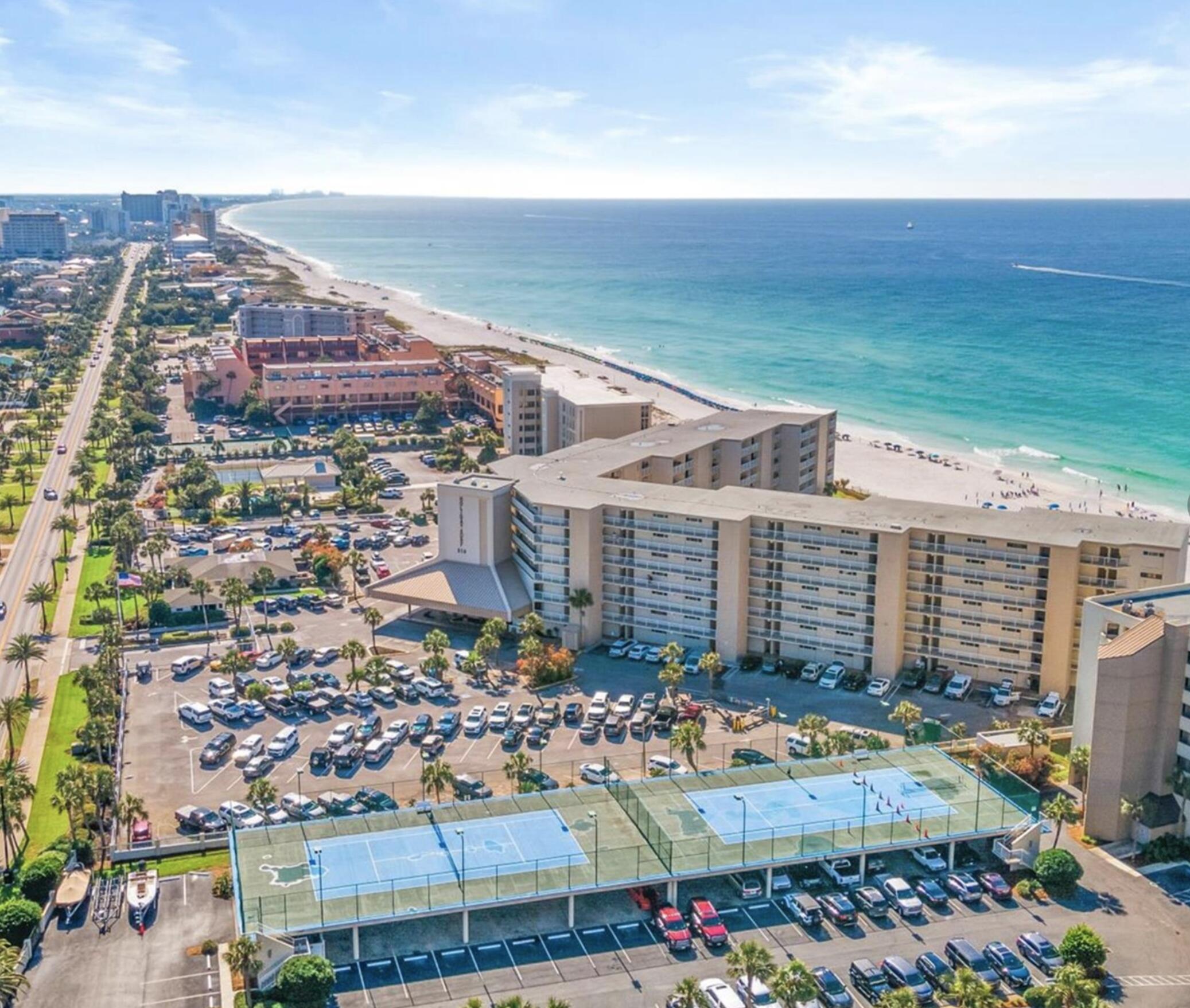 HOLIDAY SURF & RACQUET CLUB - Residential