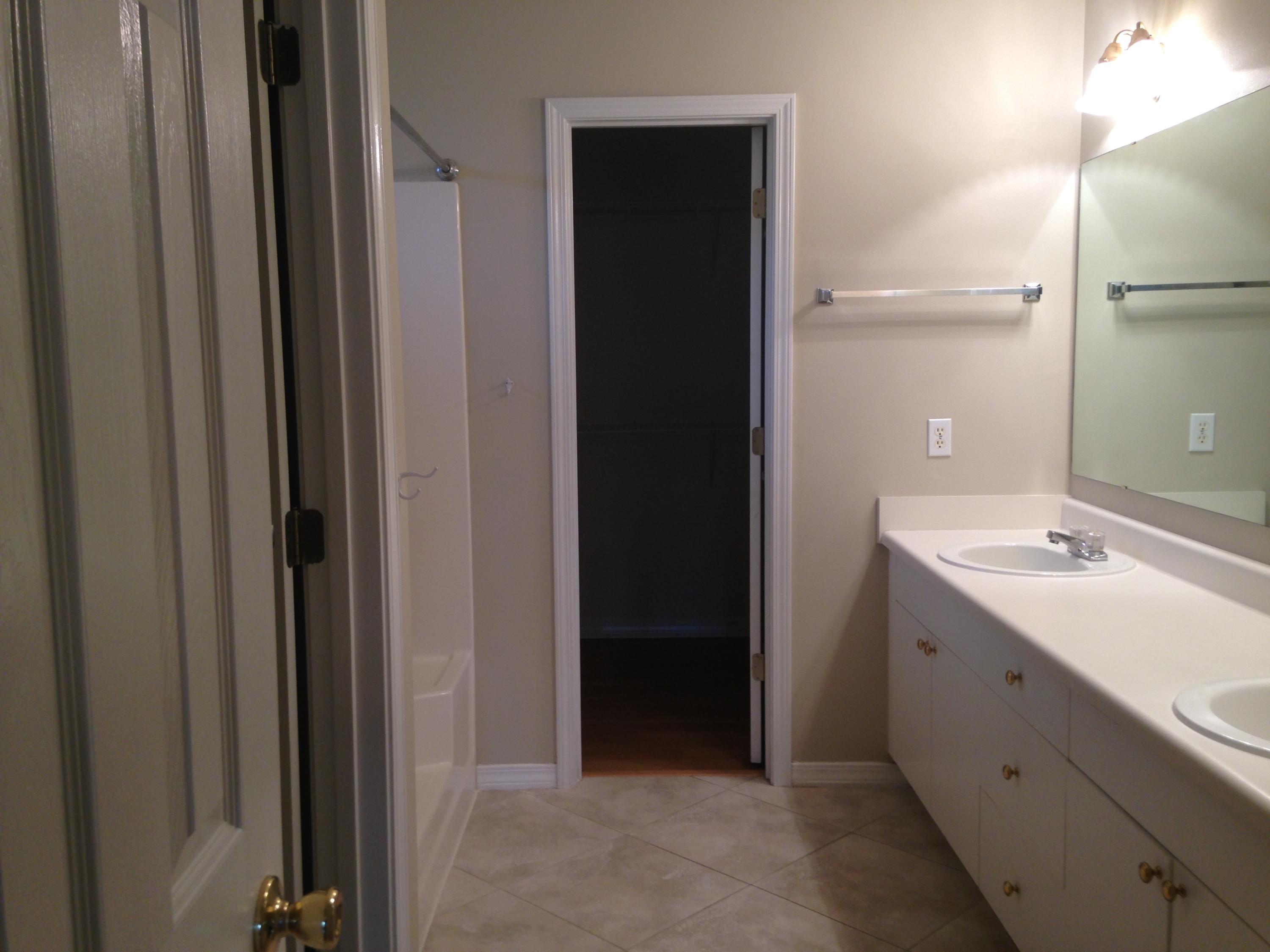 SAILBOAT COVE S/D - Residential Lease