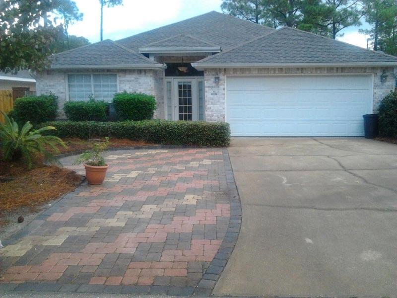 House for rent. Will be available to view on October 23rd. Home has fenced in back yard and pets are allowed. $2,000 deposit and 1 year lease required.