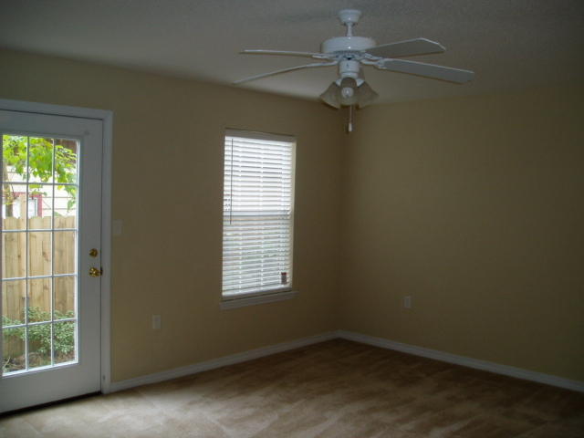OAK PARK TOWNHOMES - Residential Lease