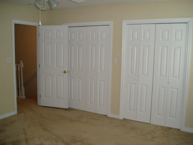 OAK PARK TOWNHOMES - Residential Lease
