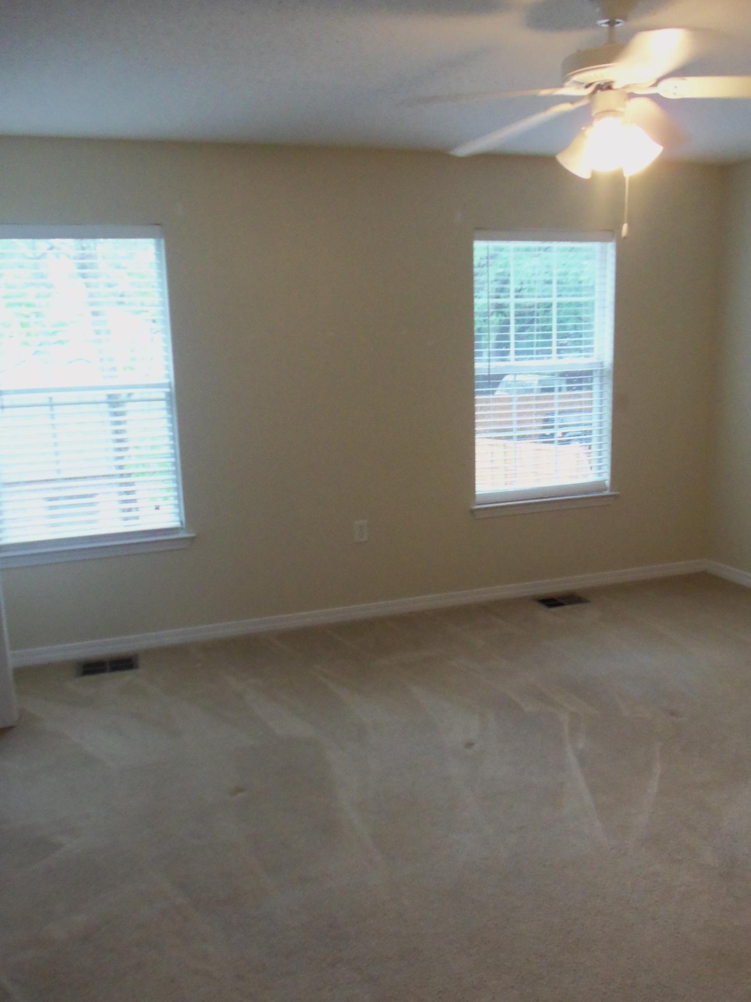 OAK PARK TOWNHOMES - Residential Lease