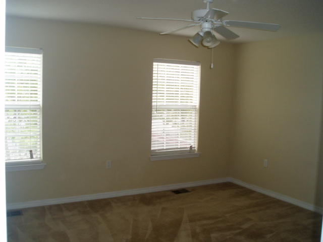 OAK PARK TOWNHOMES - Residential Lease