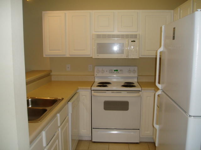 OAK PARK TOWNHOMES - Residential Lease