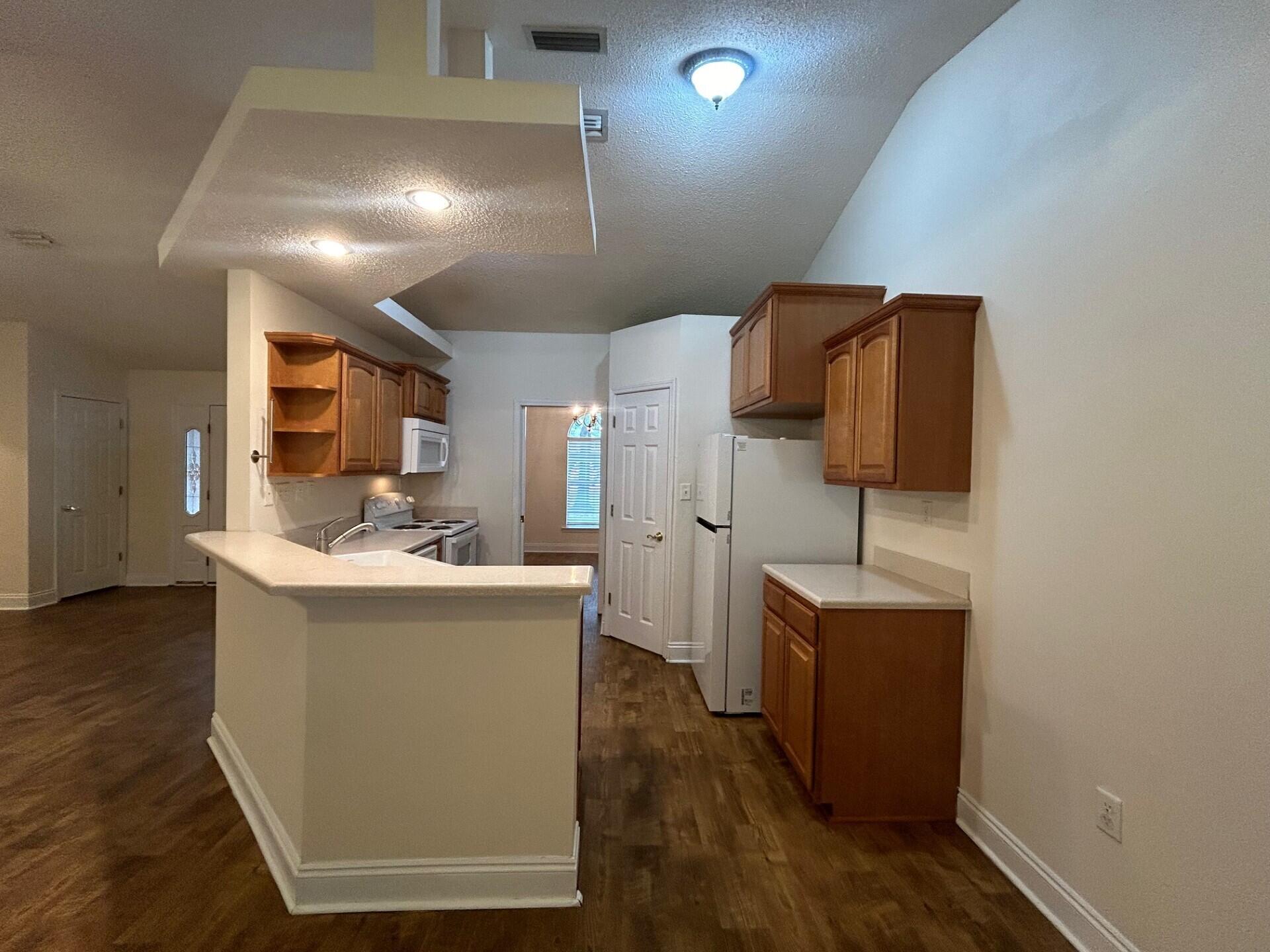 SPRING HOLLOW ESTATES - Residential Lease