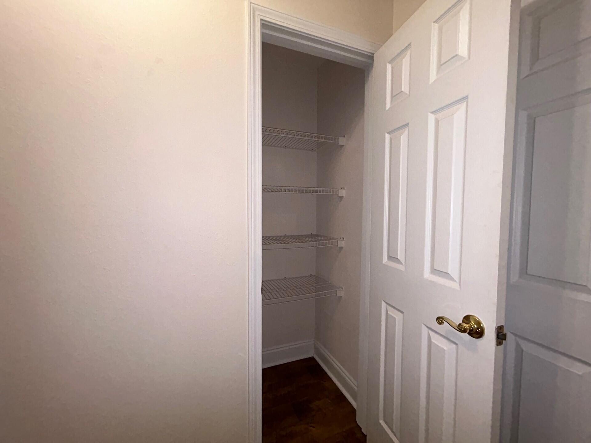 SPRING HOLLOW ESTATES - Residential Lease
