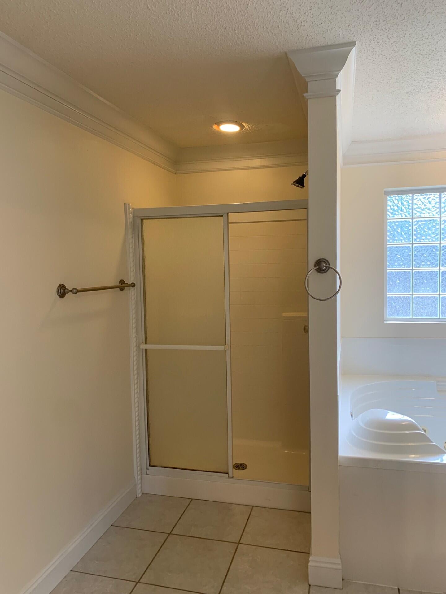 SPRING HOLLOW ESTATES - Residential Lease