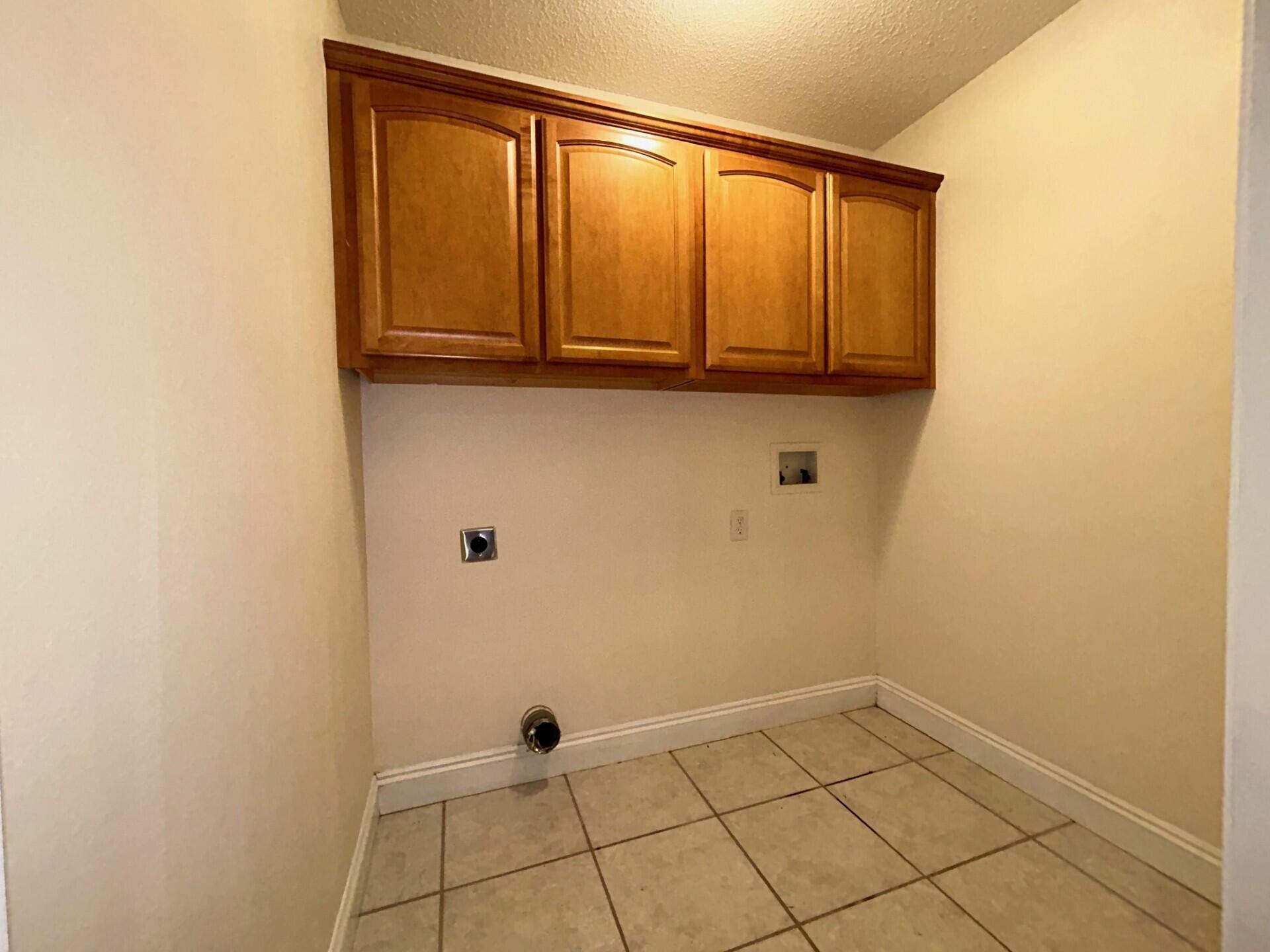 SPRING HOLLOW ESTATES - Residential Lease