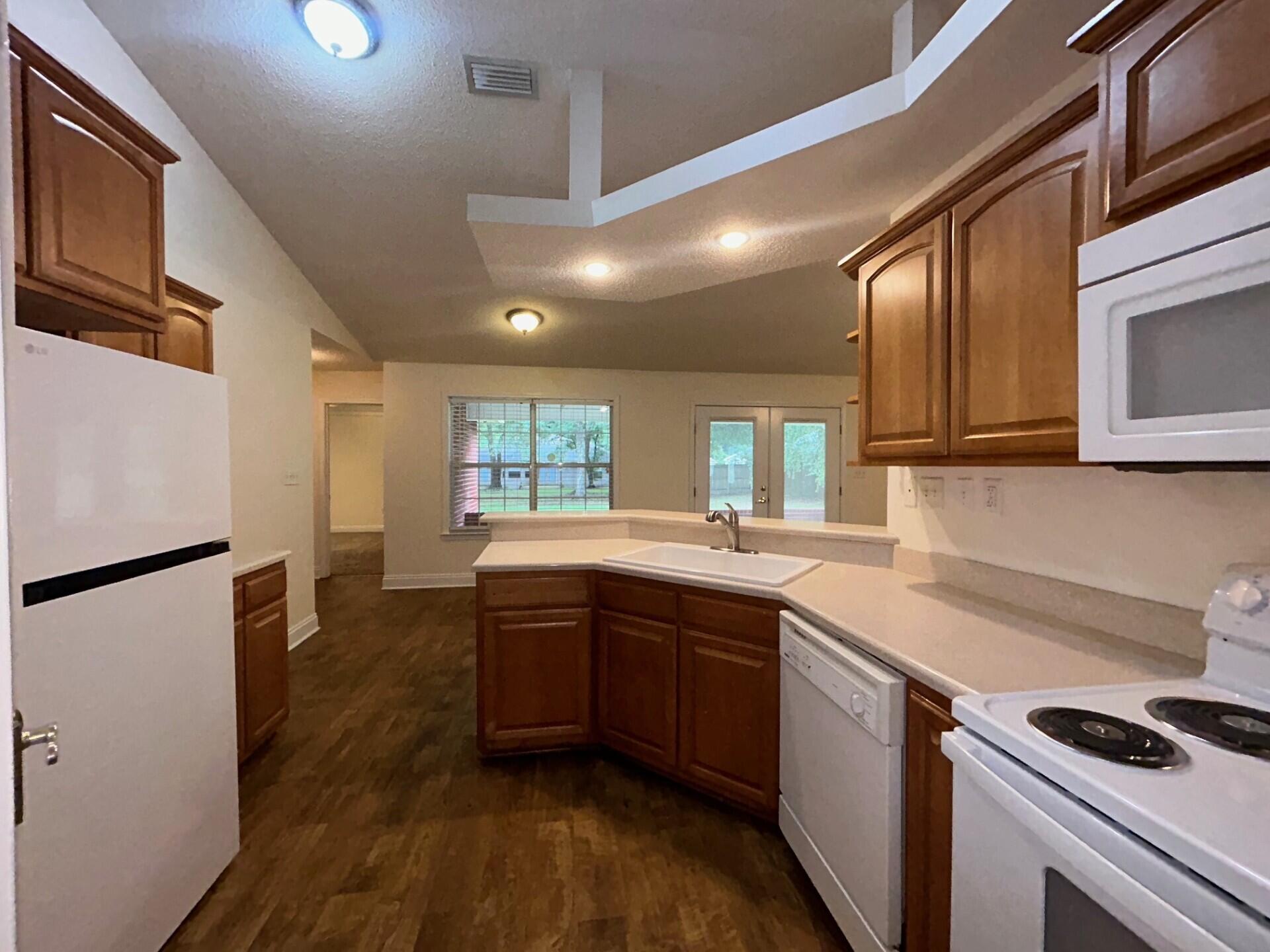 SPRING HOLLOW ESTATES - Residential Lease