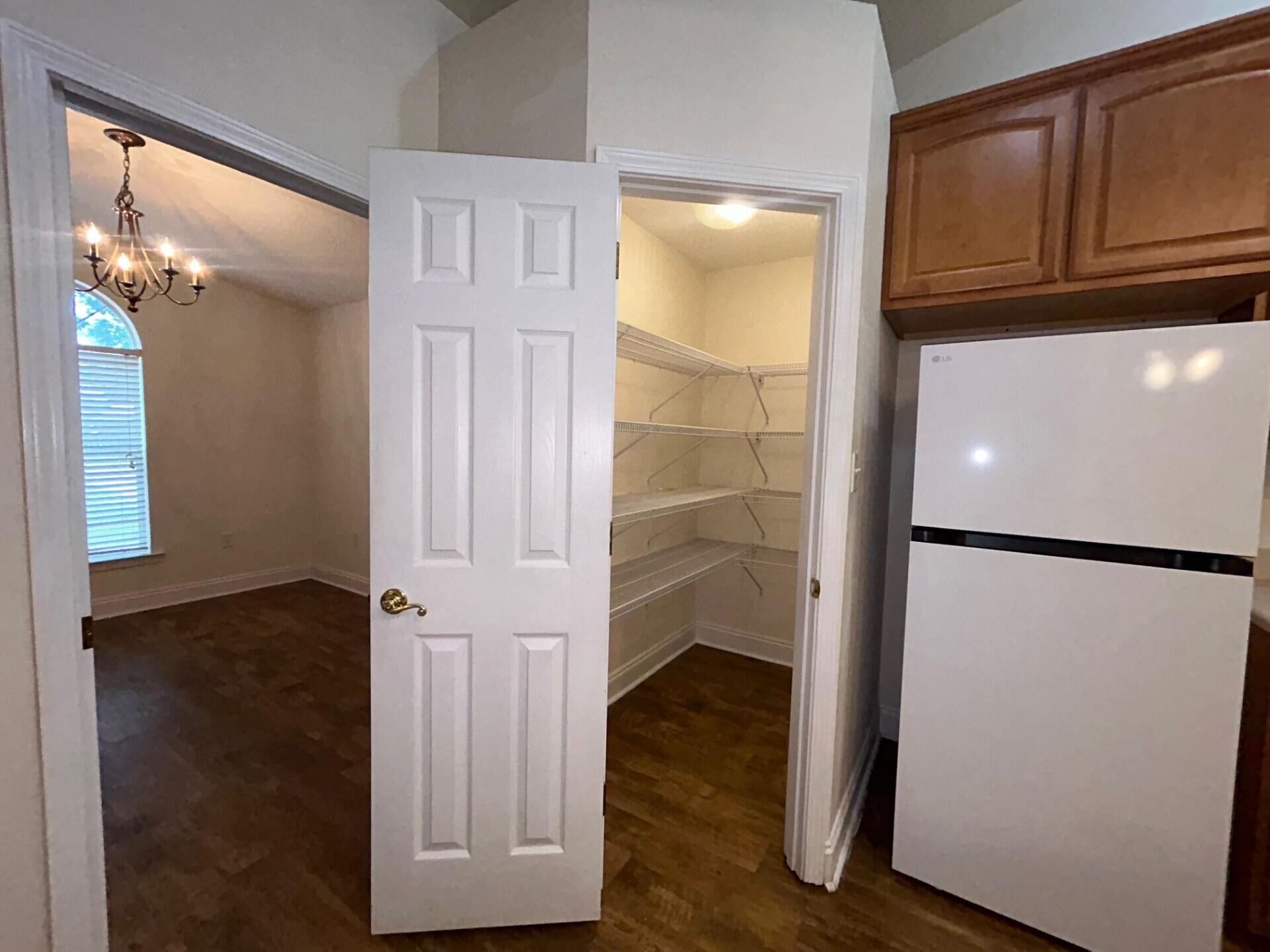 SPRING HOLLOW ESTATES - Residential Lease