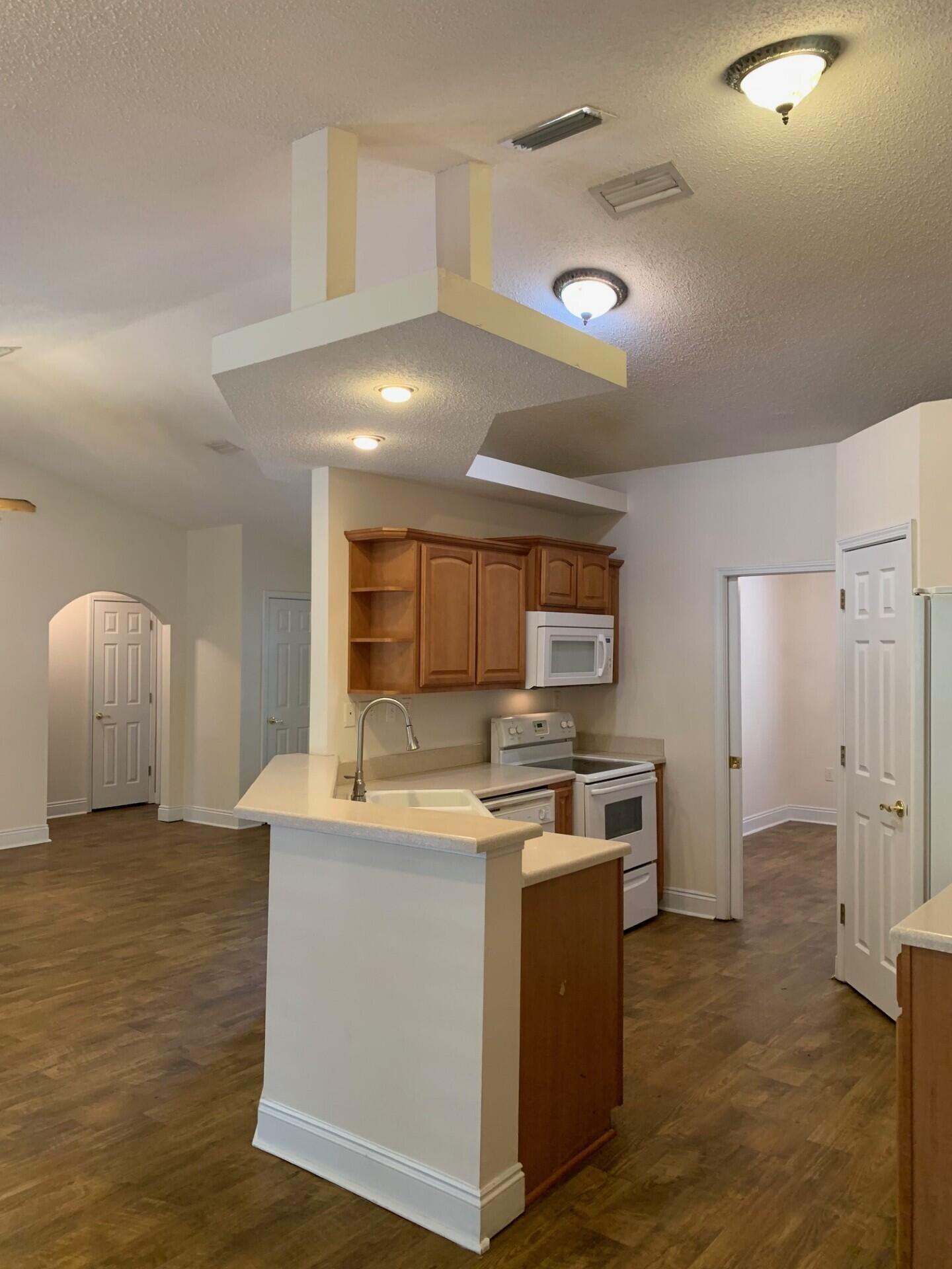 SPRING HOLLOW ESTATES - Residential Lease