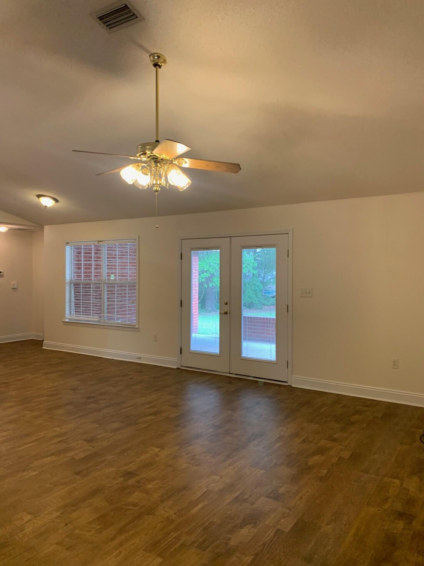 SPRING HOLLOW ESTATES - Residential Lease
