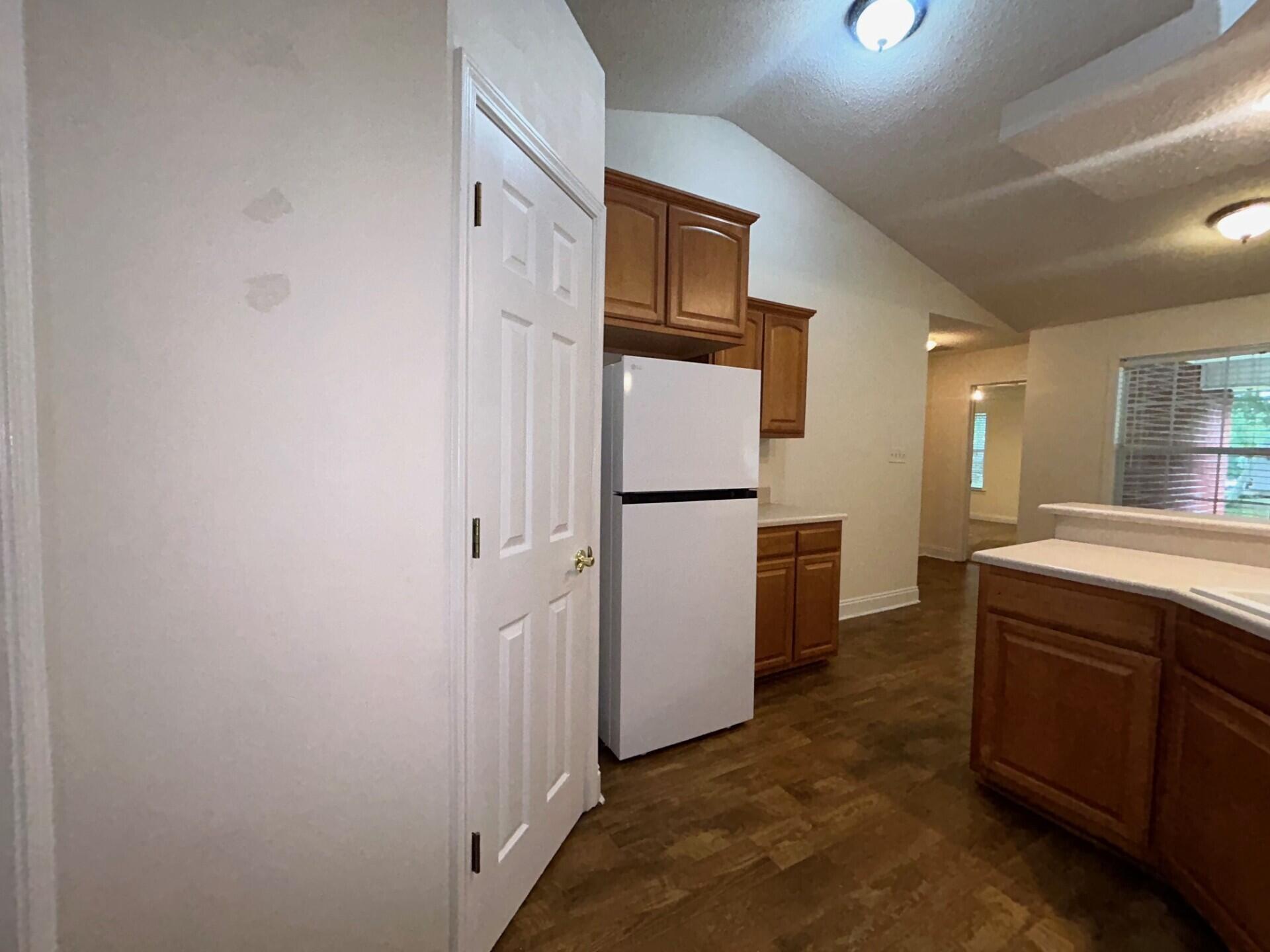 SPRING HOLLOW ESTATES - Residential Lease
