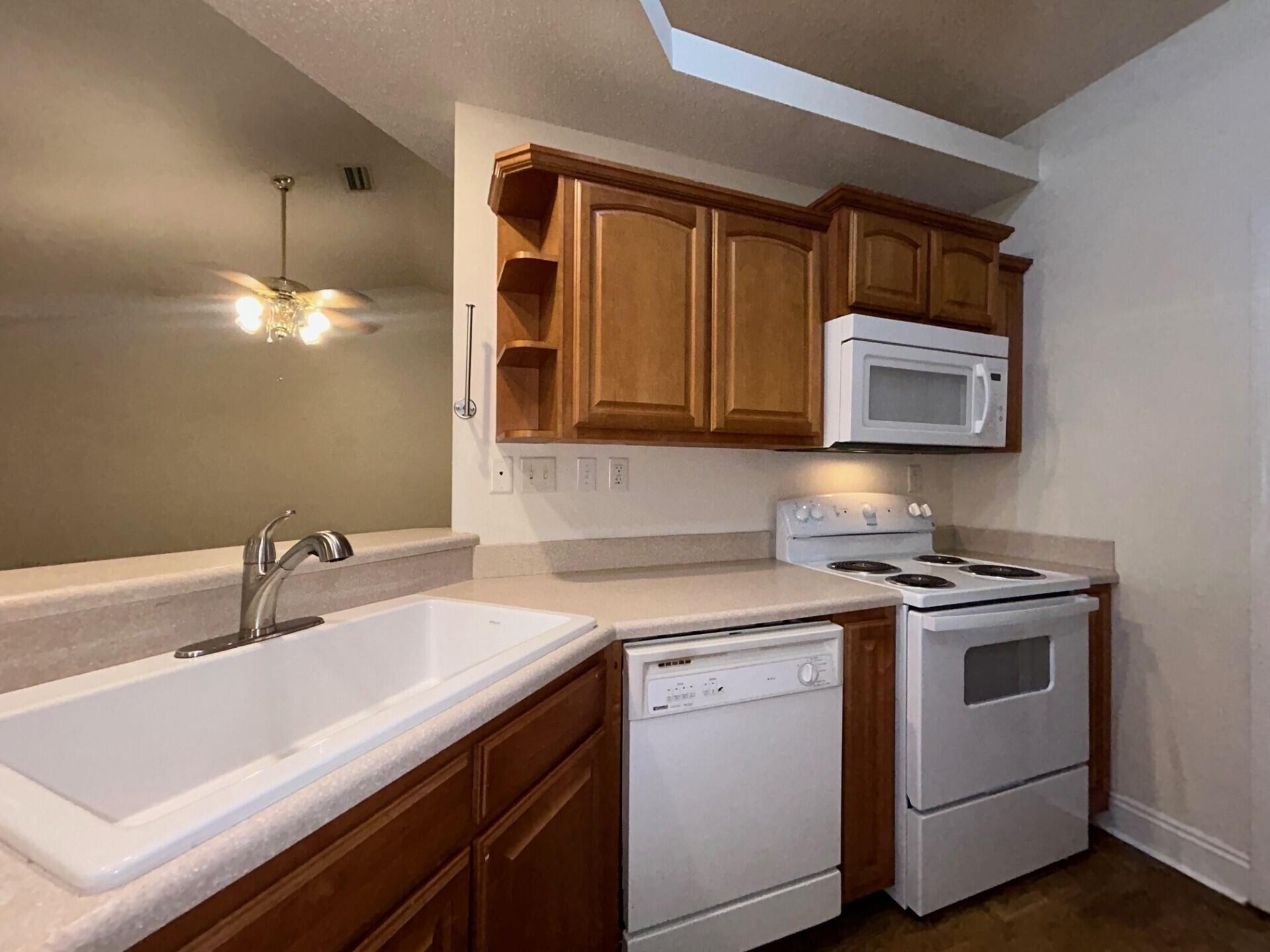 SPRING HOLLOW ESTATES - Residential Lease