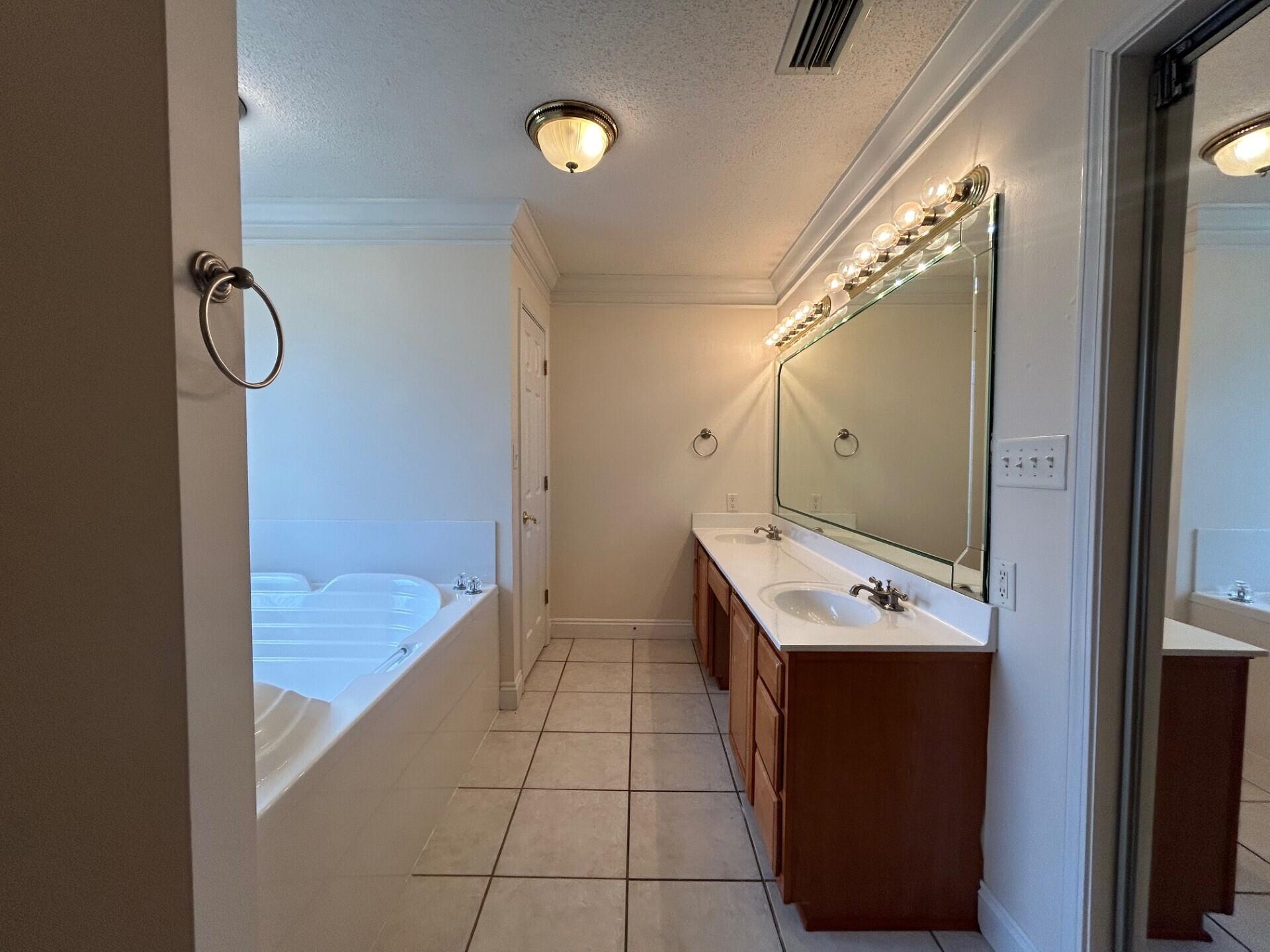SPRING HOLLOW ESTATES - Residential Lease
