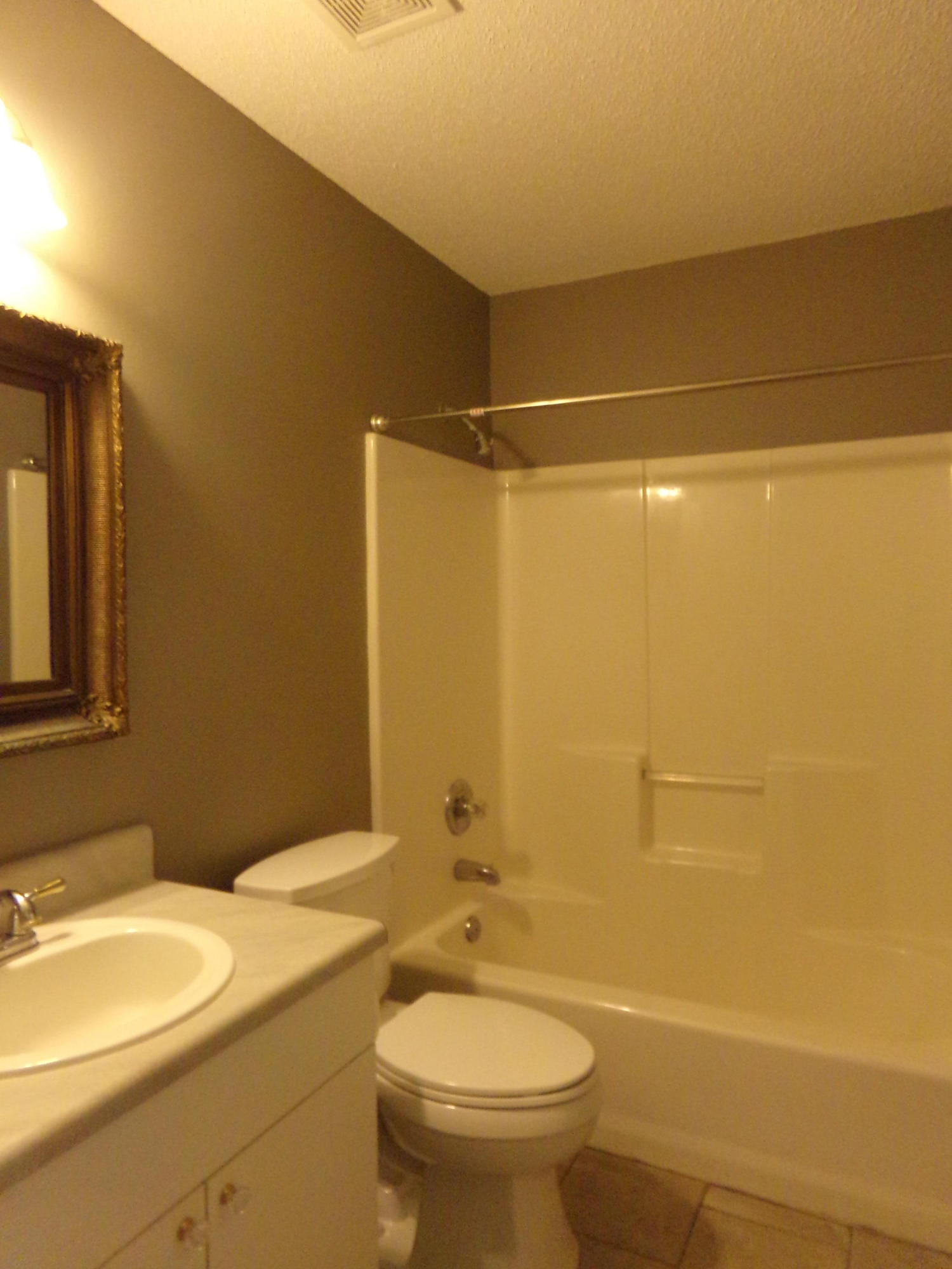 WESTVIEW ESTATES - Residential Lease
