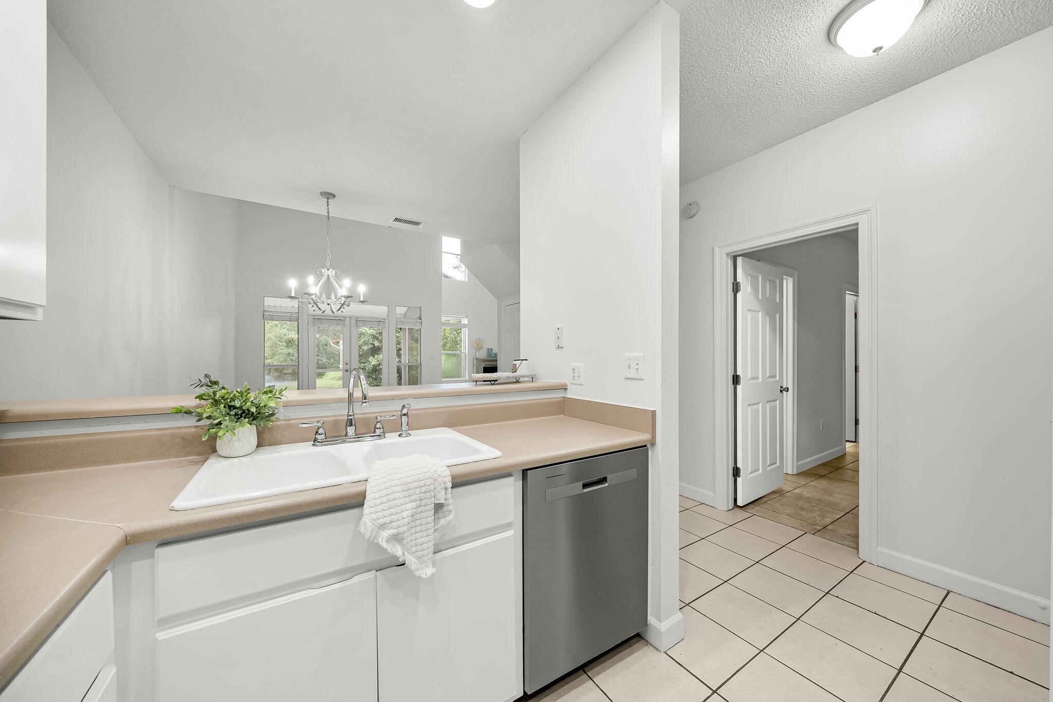 ESCADA - Residential Lease