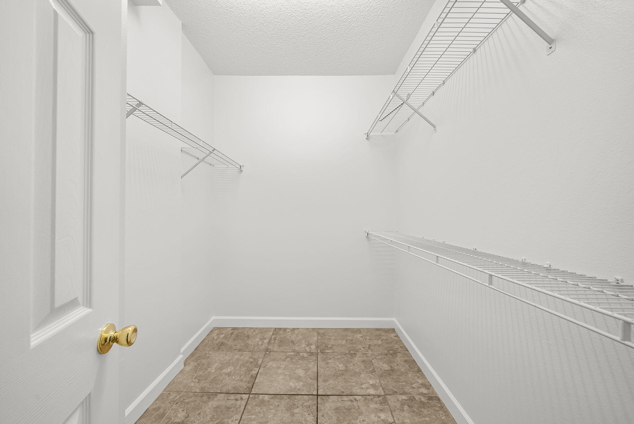 ESCADA - Residential Lease