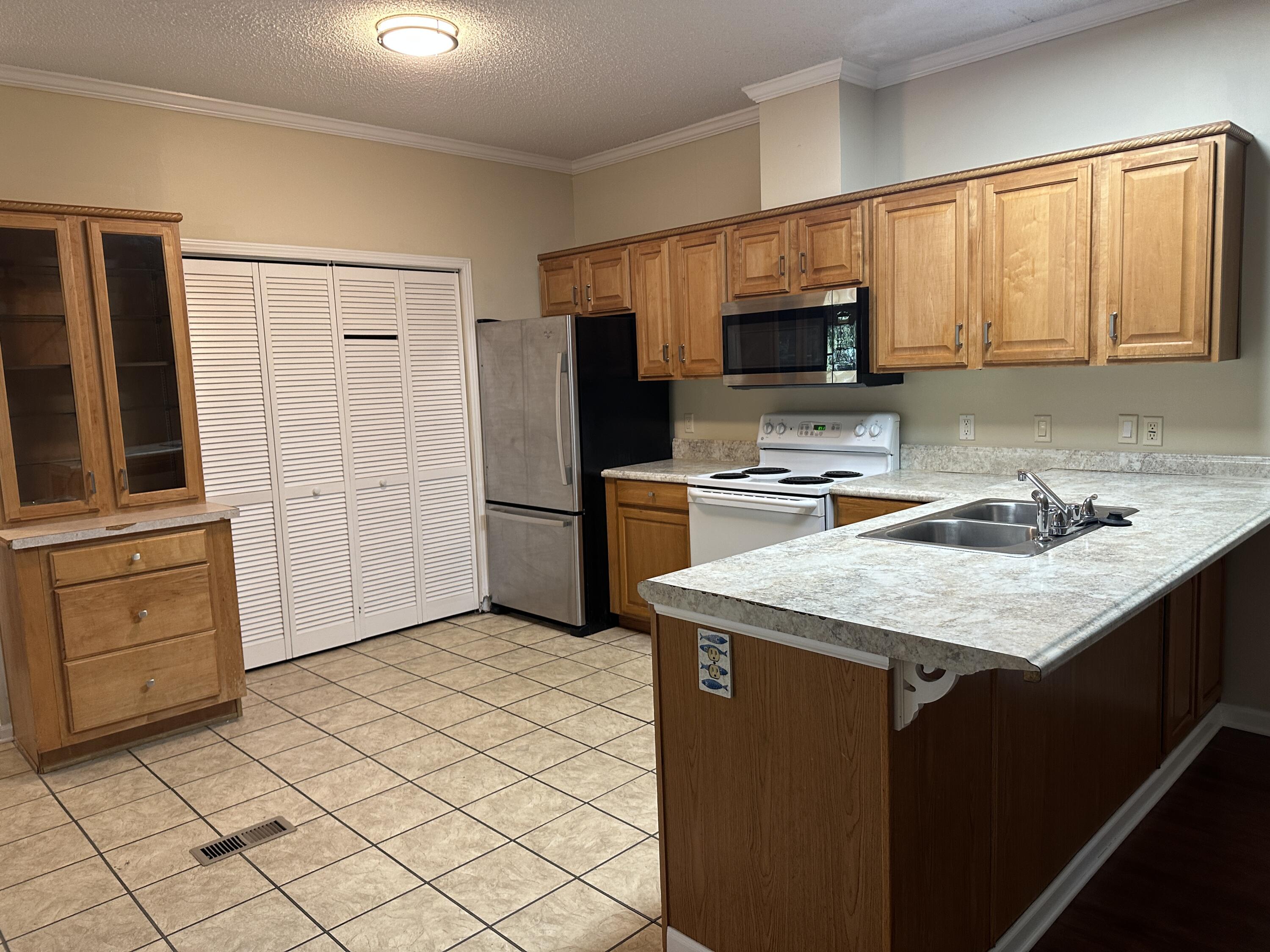 Cross Street S/D - Residential Lease
