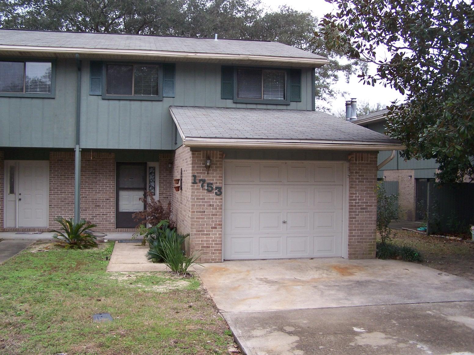 Available NOW!!! End unit town home with access to a private dock and boat slip! Downstairs you will find an open floor plan with the living room, dining area, and kitchen all open to each other. In the living room there is a fire place and sliding glass door that leads to an open patio overlooking the courtyard. Outside there are many aged and shady oak trees in the big and beautiful courtyard. All three bedrooms and two full bathrooms are located upstairs. The garage has a work bench and storage space. Just a short stroll through the courtyard takes you to the private dock overlooking the beautiful Boggy Bayou. Pets may be allowed with a non-refundable fee. No inside smoking.