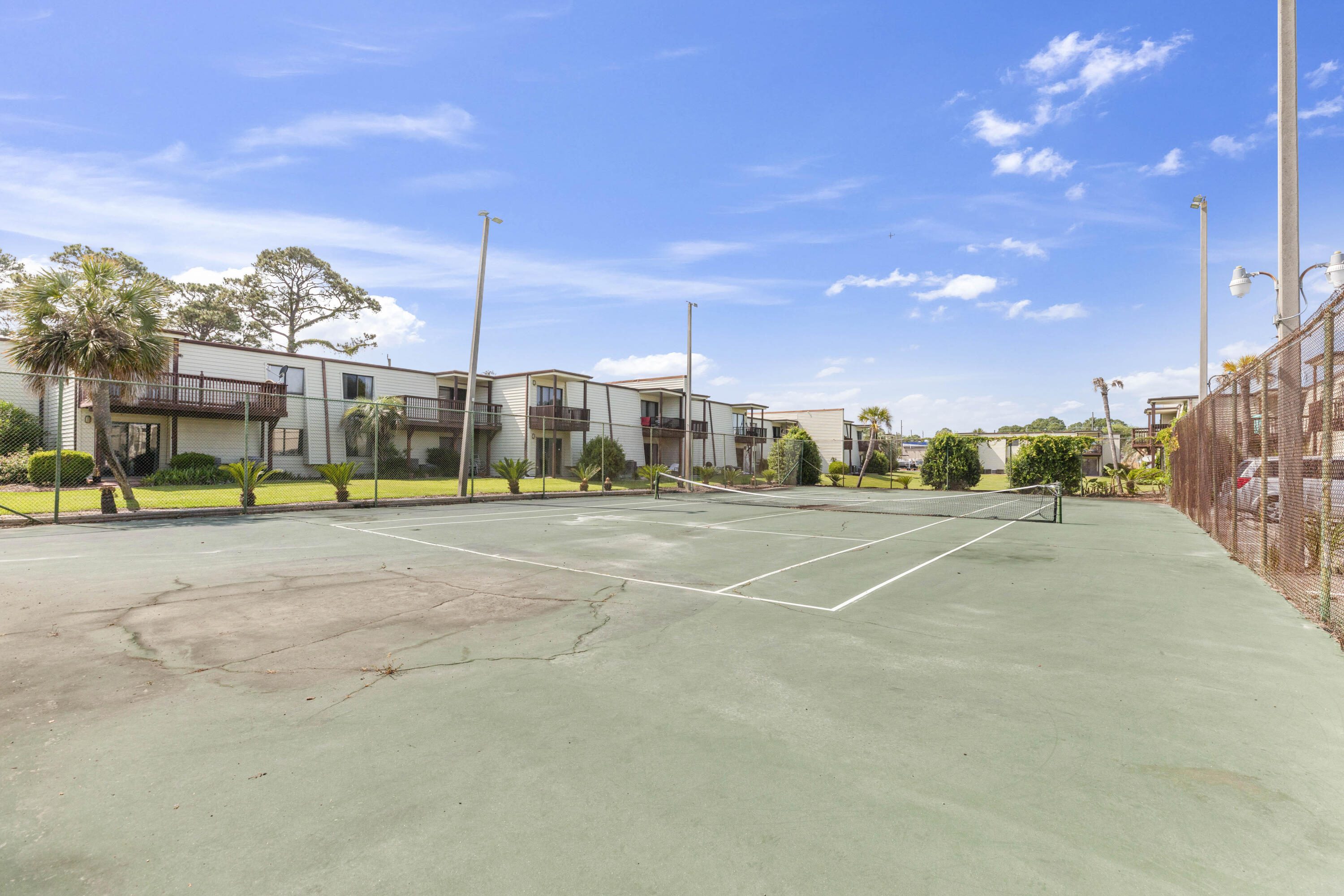 FOUNTAINHEAD COND - Residential Lease