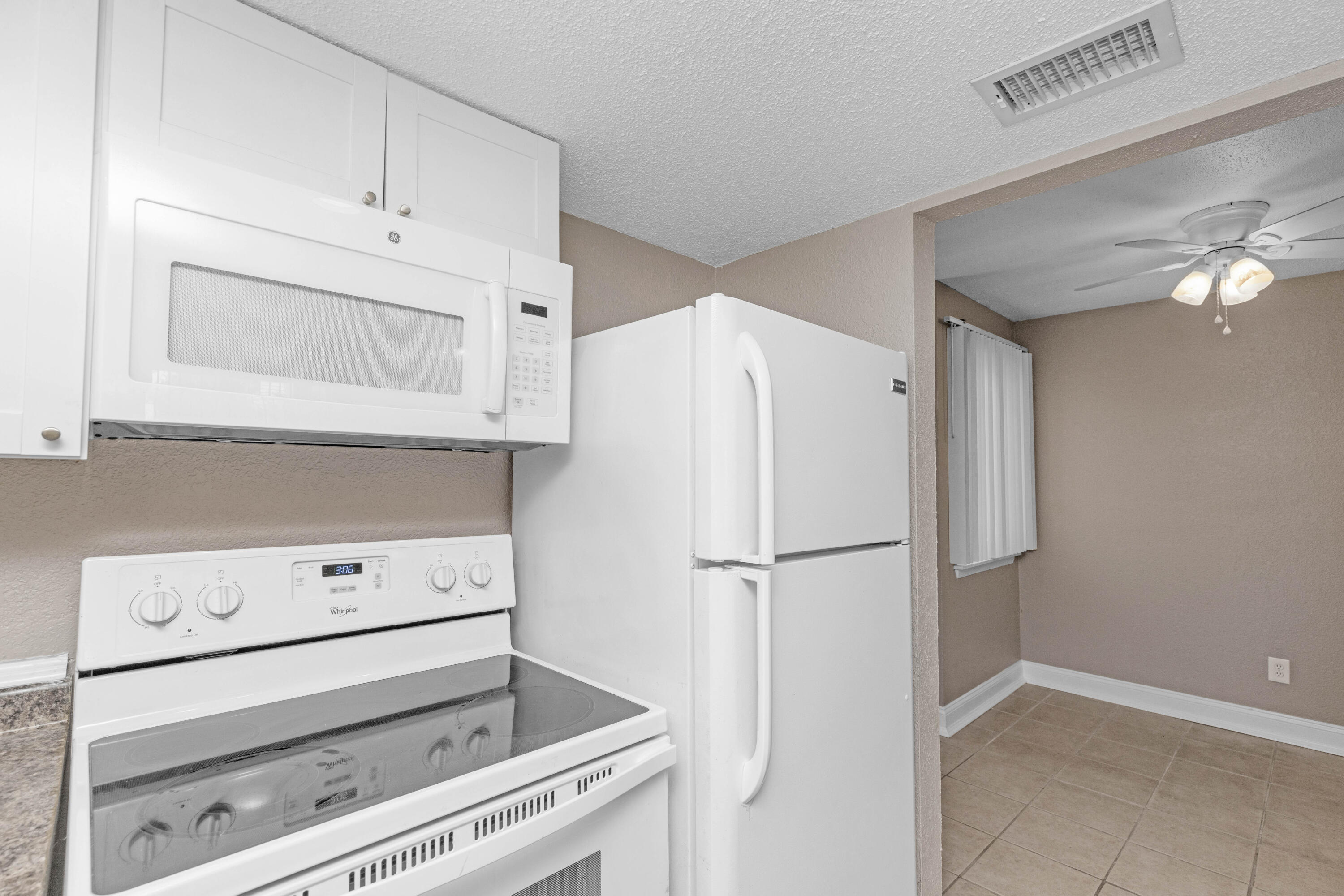 FOUNTAINHEAD COND - Residential Lease