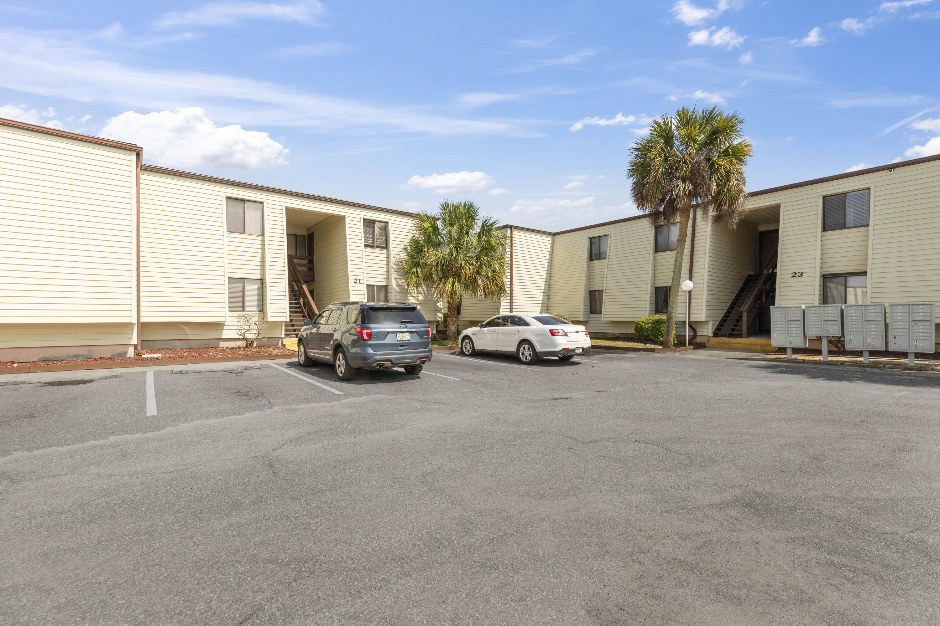 FOUNTAINHEAD COND - Residential Lease