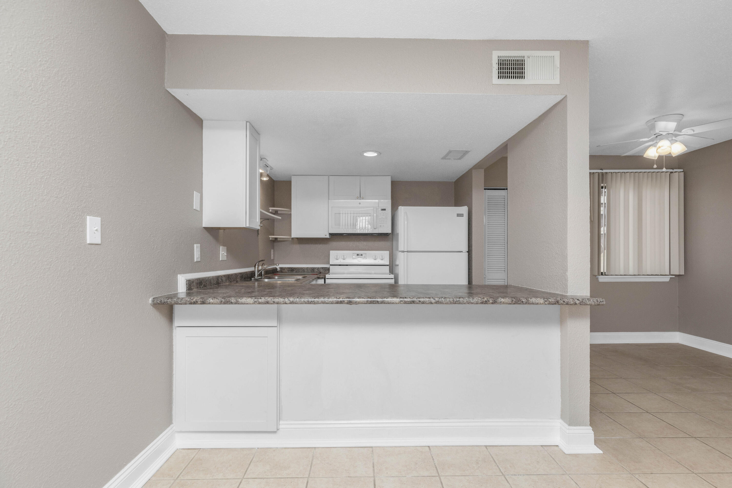 FOUNTAINHEAD COND - Residential Lease