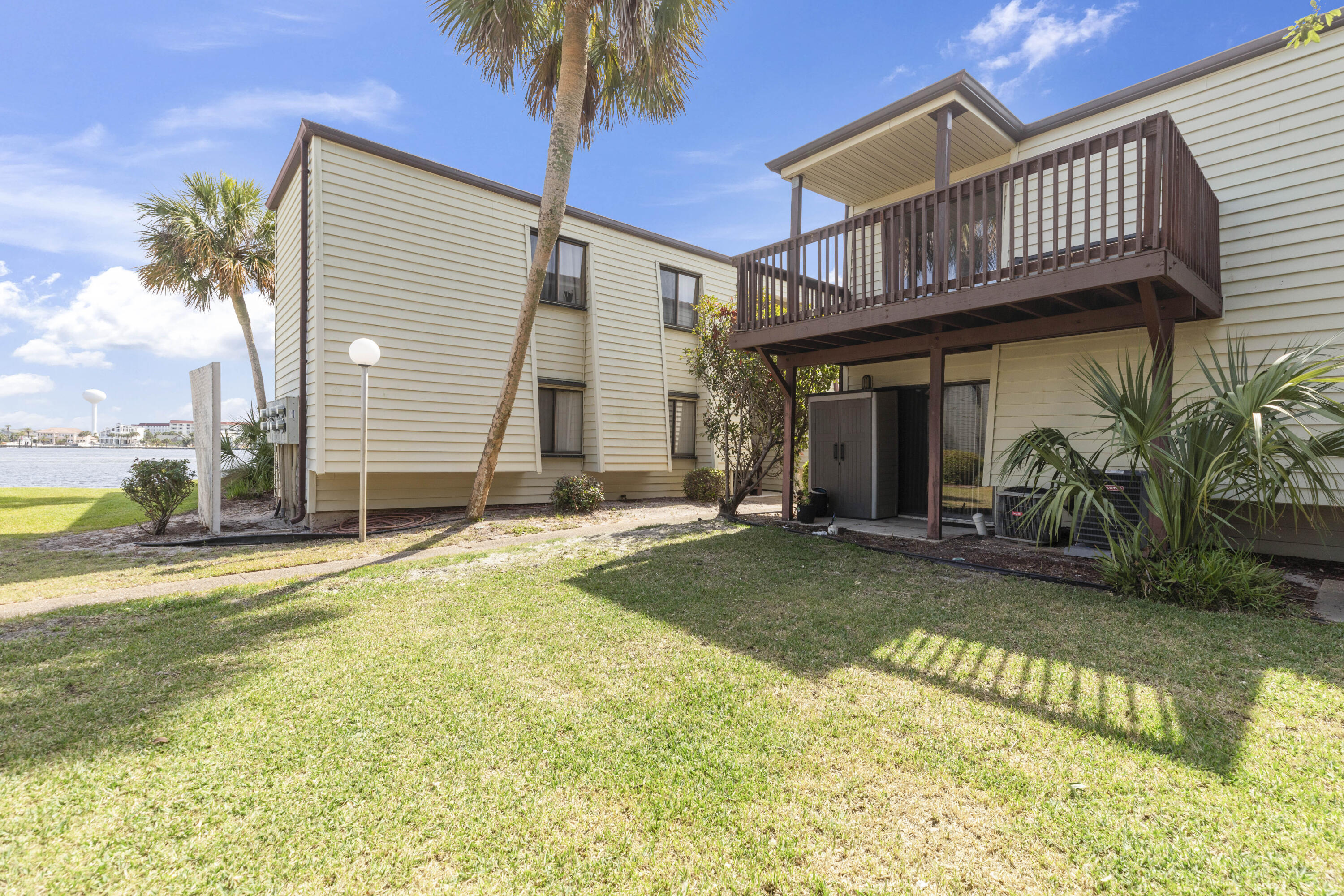 FOUNTAINHEAD COND - Residential Lease