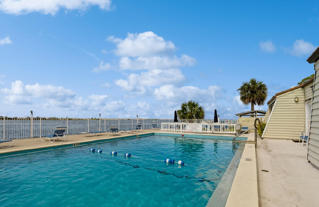 FOUNTAINHEAD COND - Residential Lease