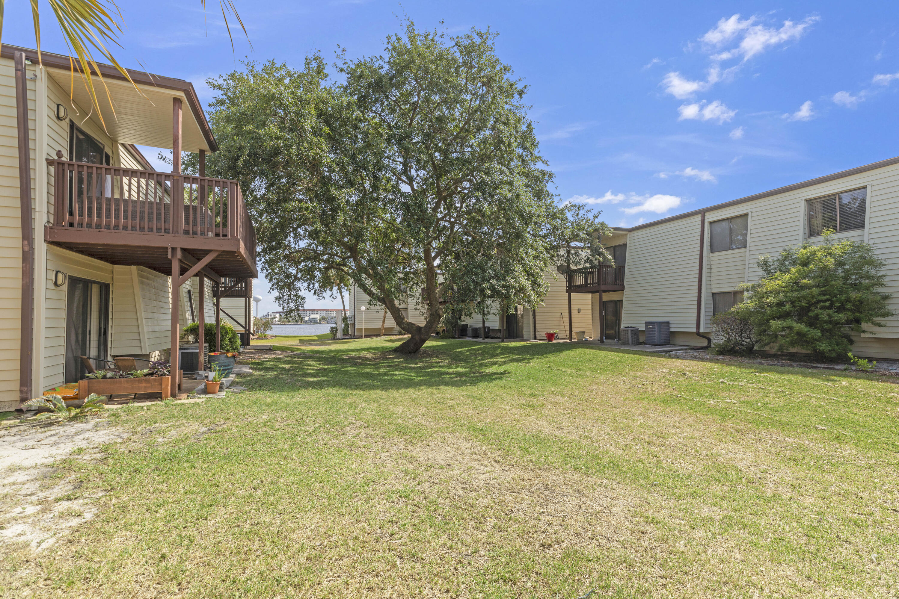 FOUNTAINHEAD COND - Residential Lease