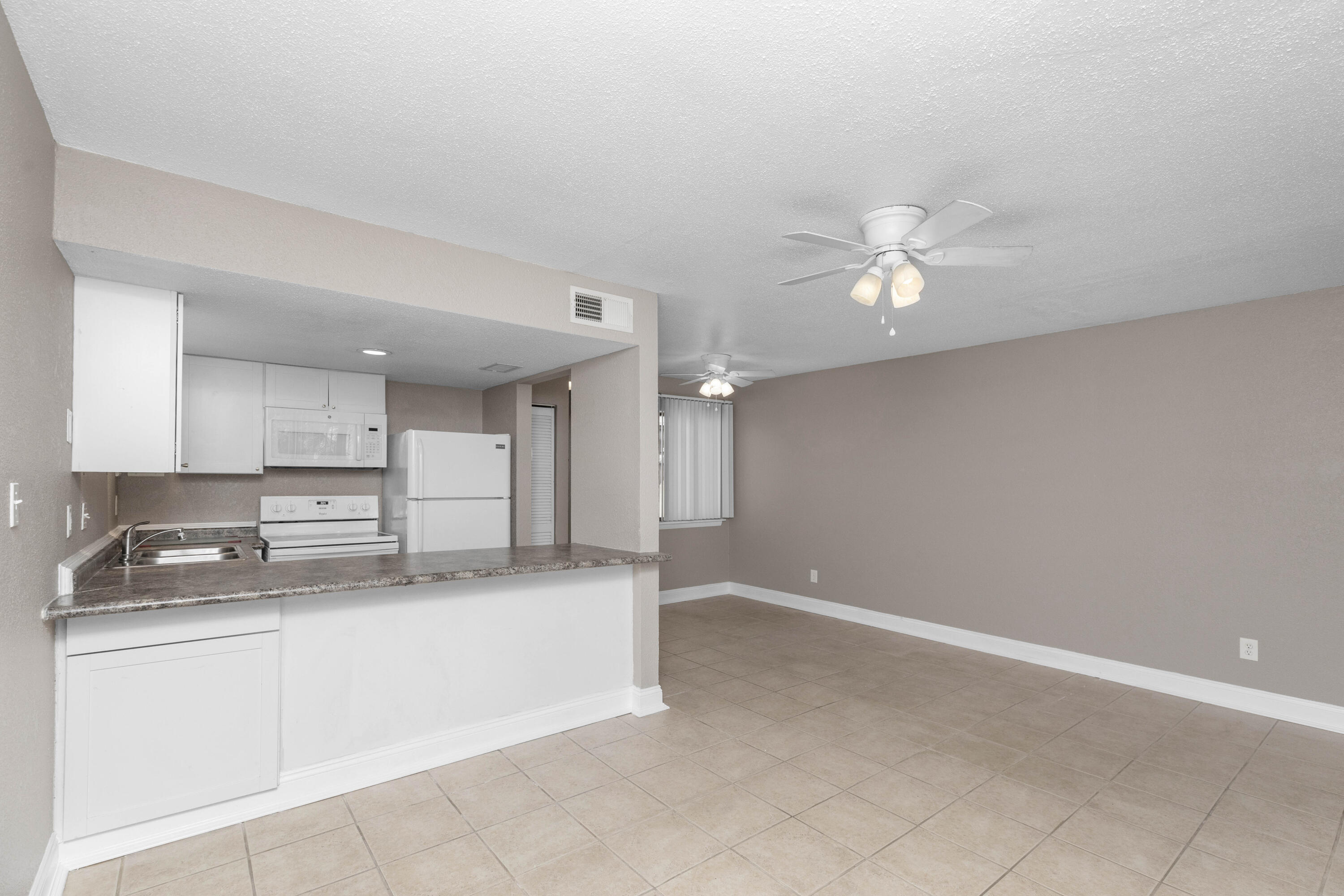 FOUNTAINHEAD COND - Residential Lease