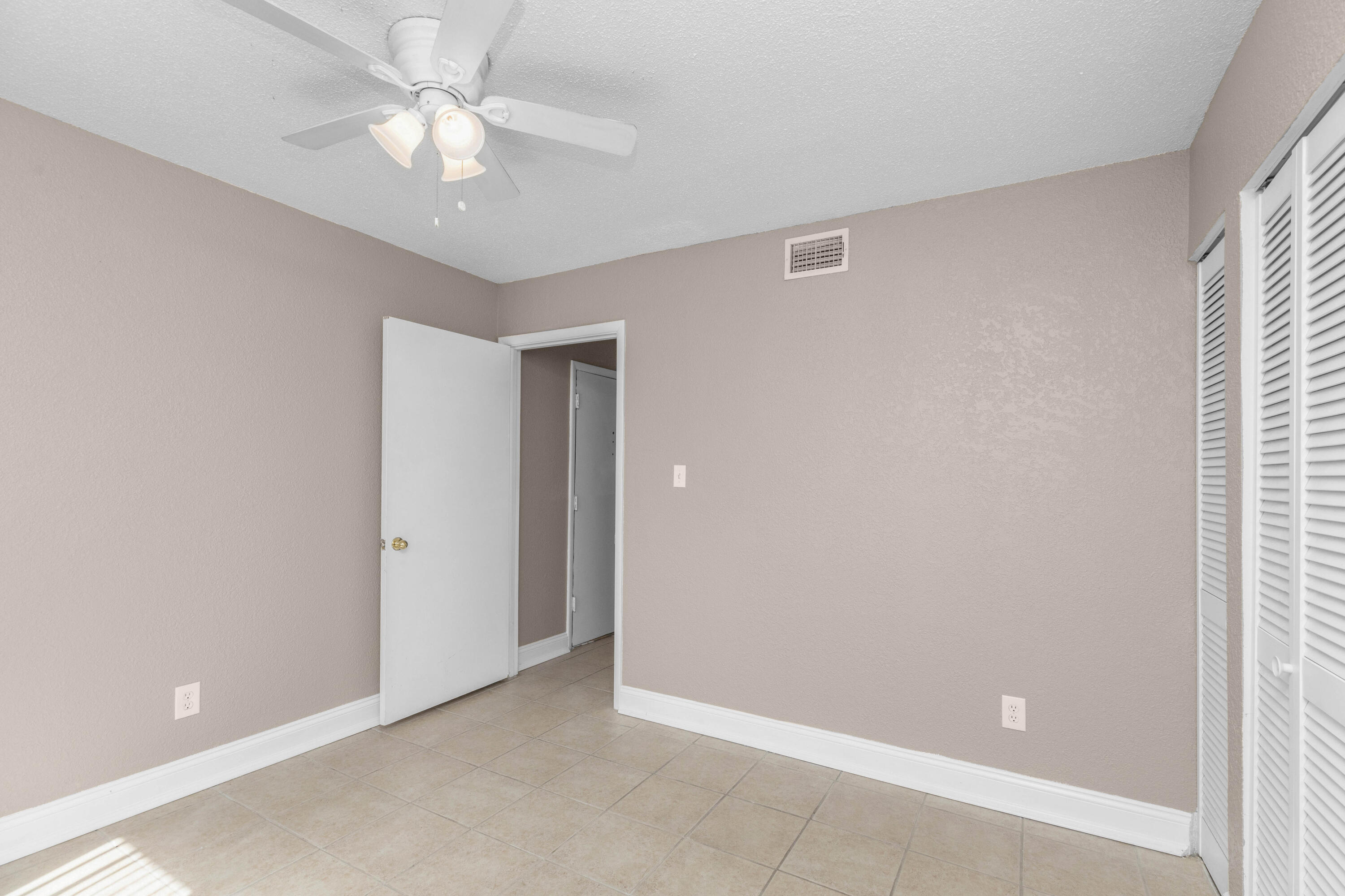 FOUNTAINHEAD COND - Residential Lease