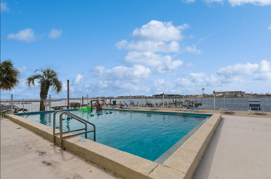 FOUNTAINHEAD COND - Residential Lease