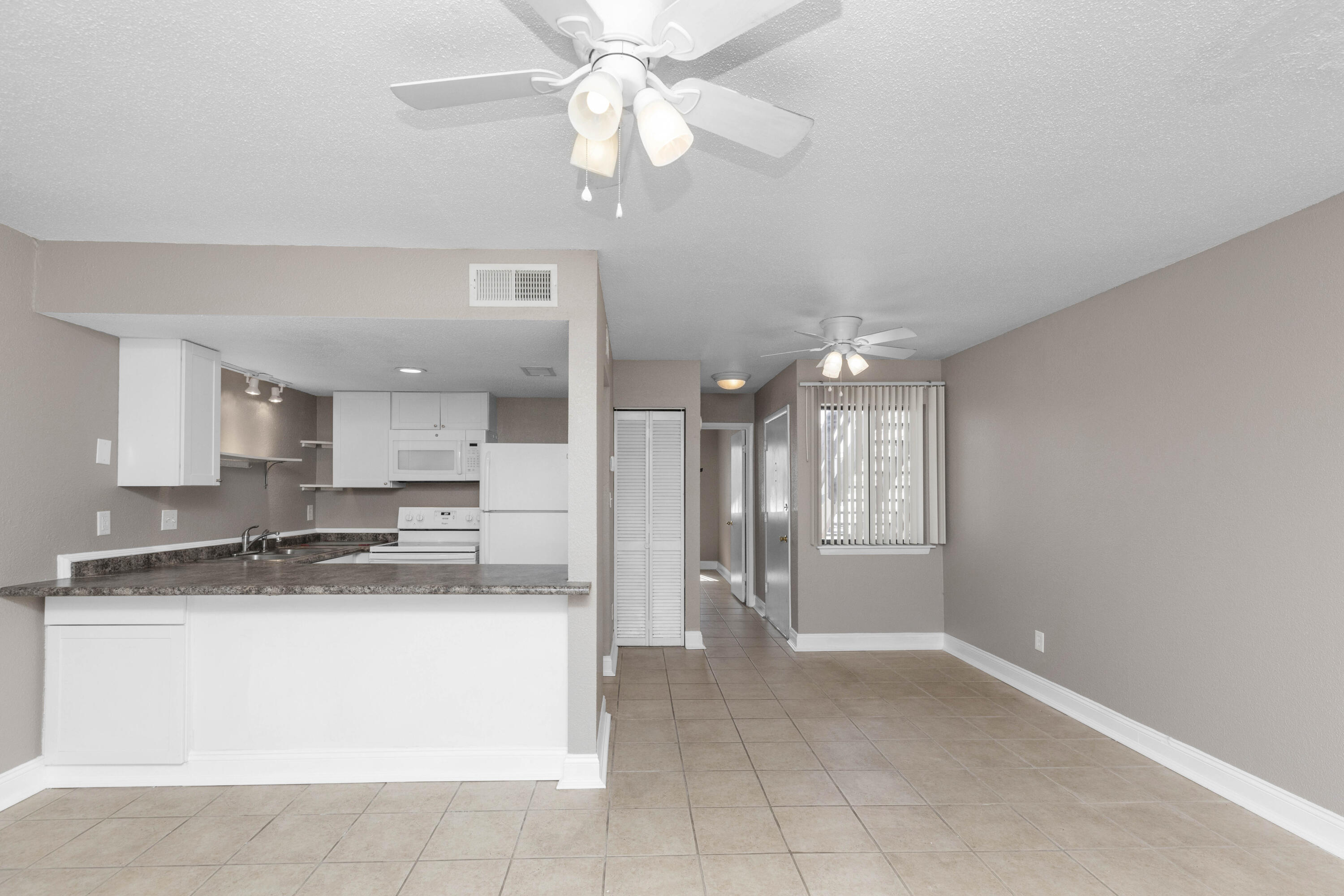 FOUNTAINHEAD COND - Residential Lease
