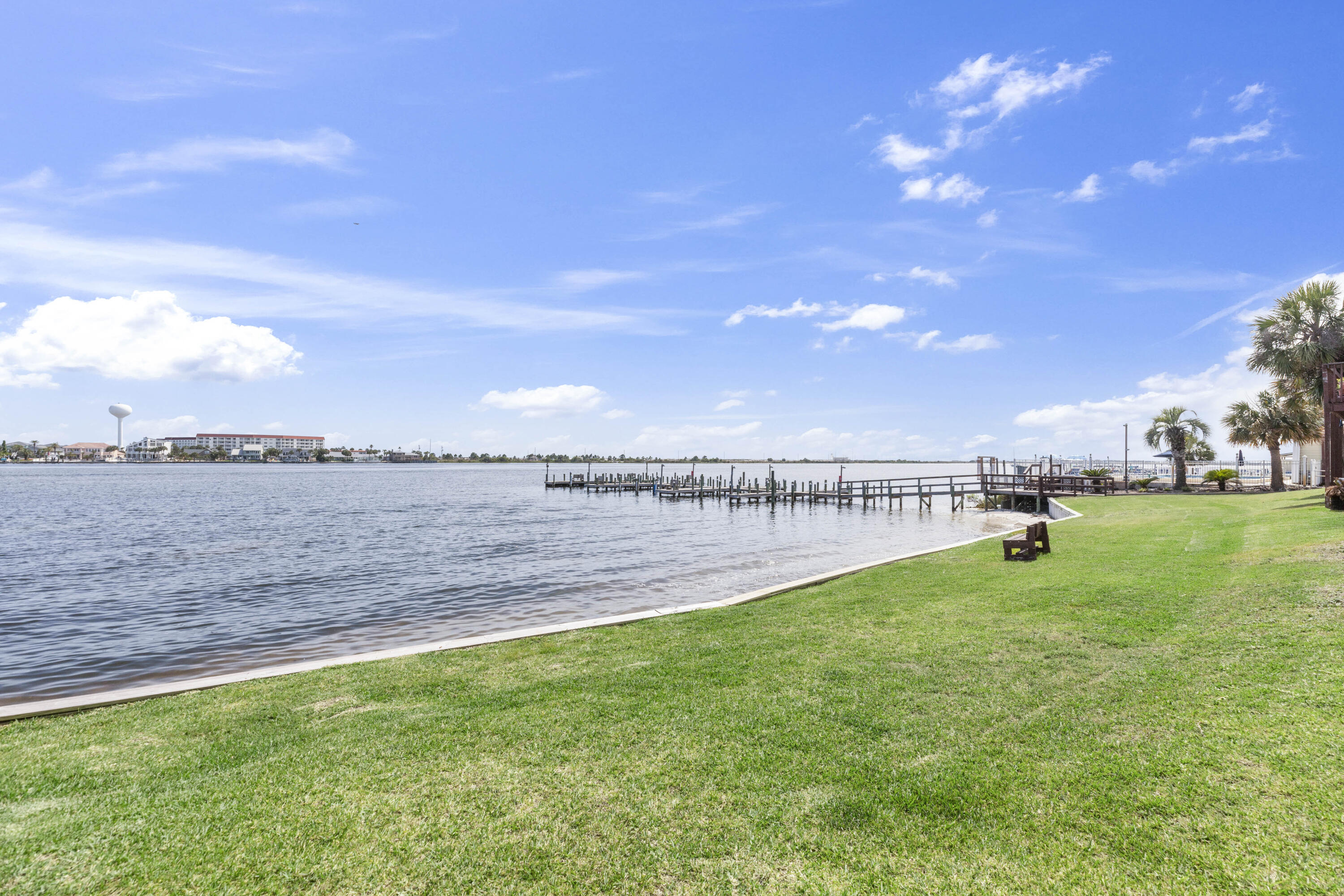 FOUNTAINHEAD COND - Residential Lease