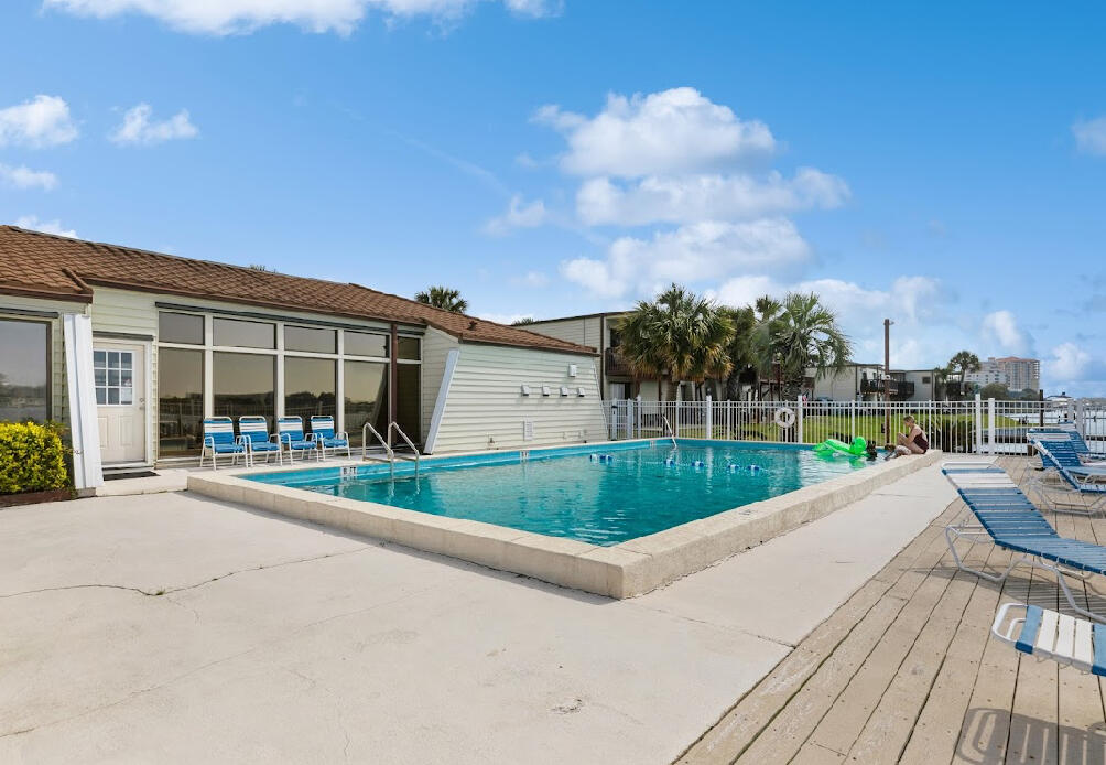FOUNTAINHEAD COND - Residential Lease