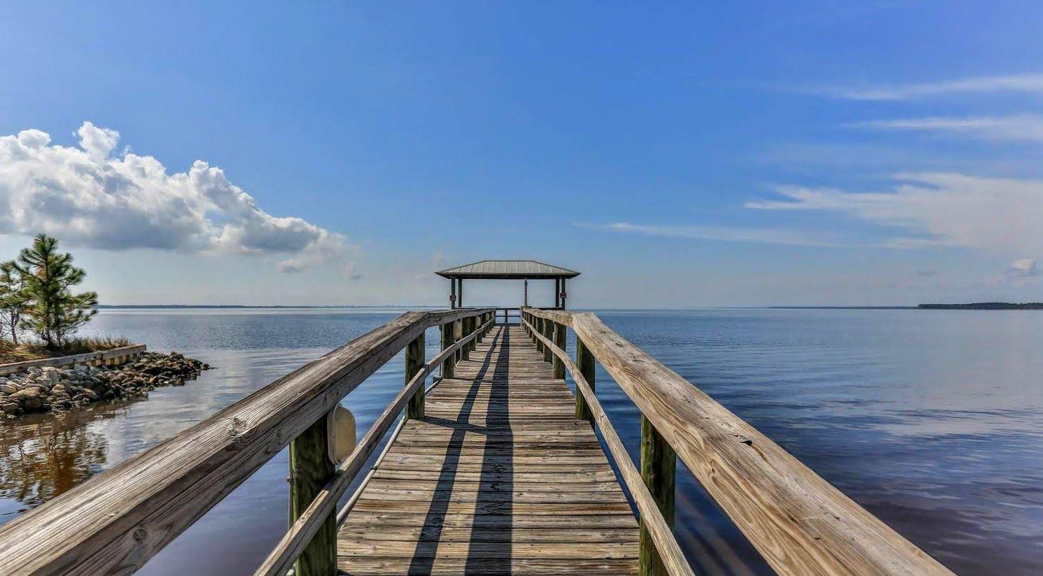 BAY HARBOUR - Land