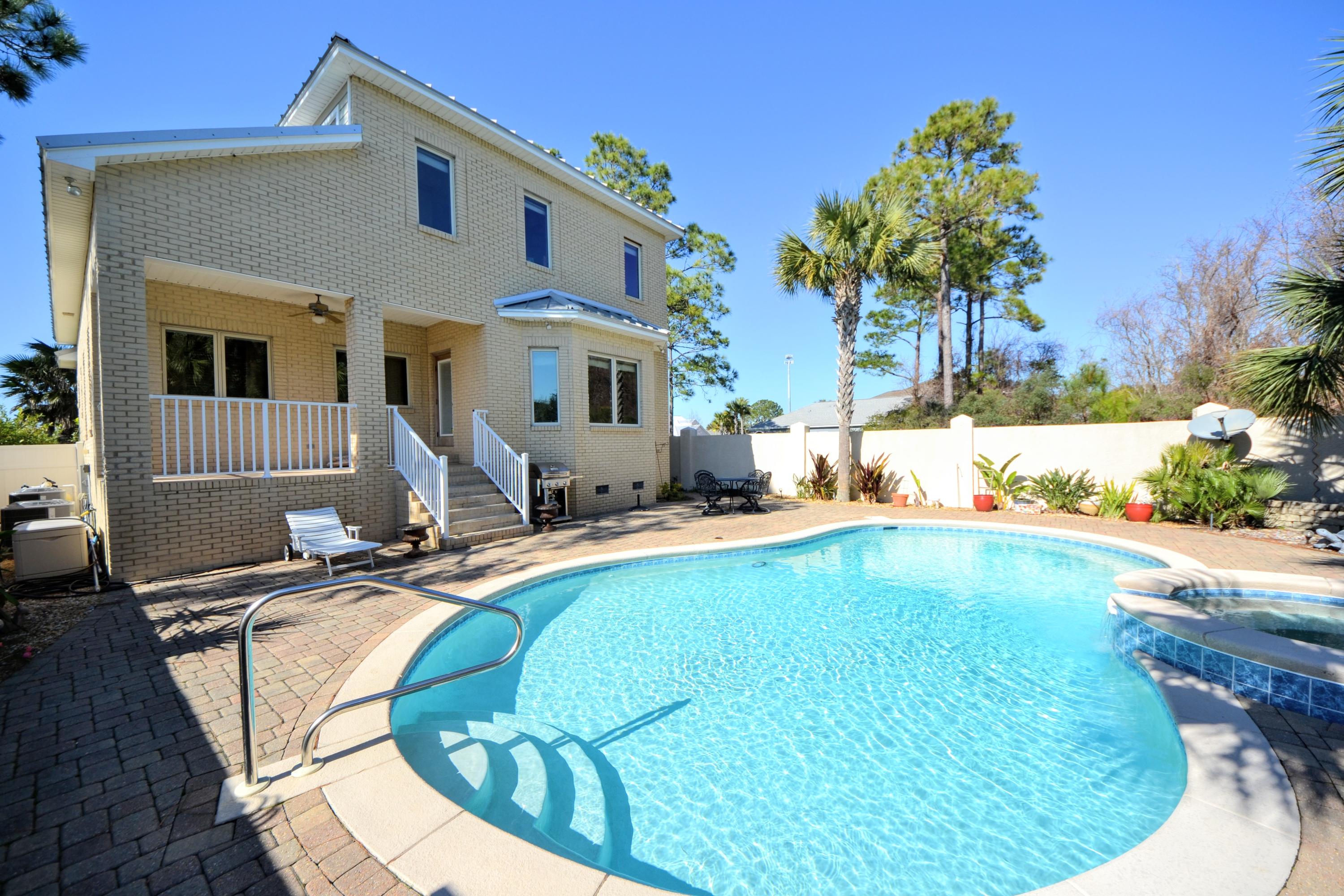 JAMAICAN LAKE CONDOS - Residential