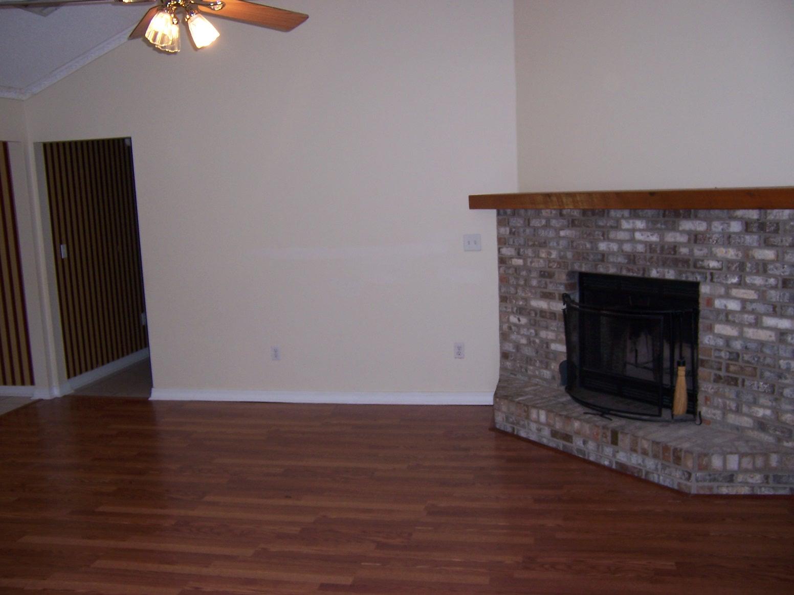 COUNTRY CLUB ESTATES 1 OF CRESTVIEW - Residential Lease