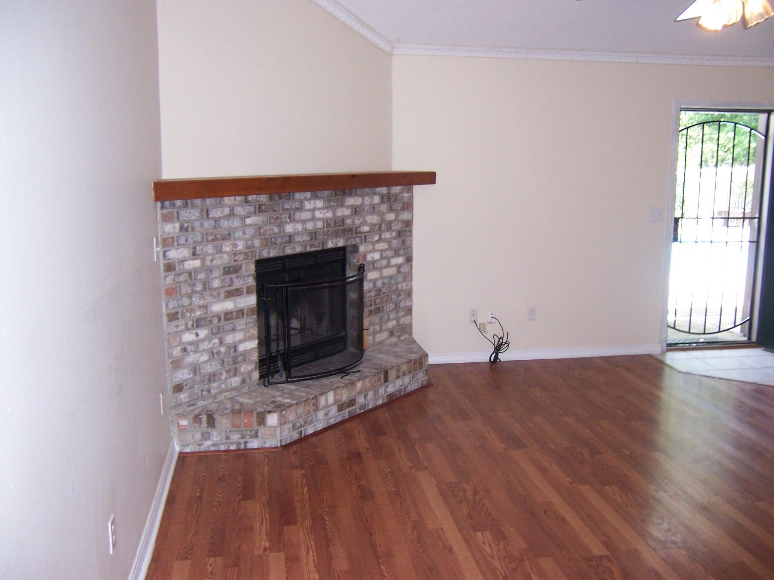 COUNTRY CLUB ESTATES 1 OF CRESTVIEW - Residential Lease