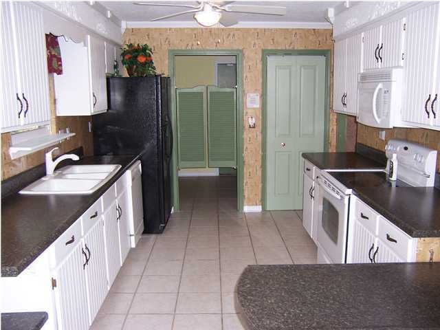COUNTRY CLUB ESTATES 1 OF CRESTVIEW - Residential Lease