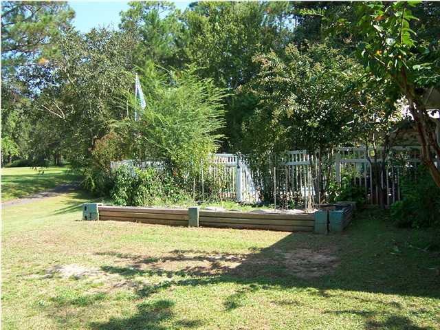 COUNTRY CLUB ESTATES 1 OF CRESTVIEW - Residential Lease