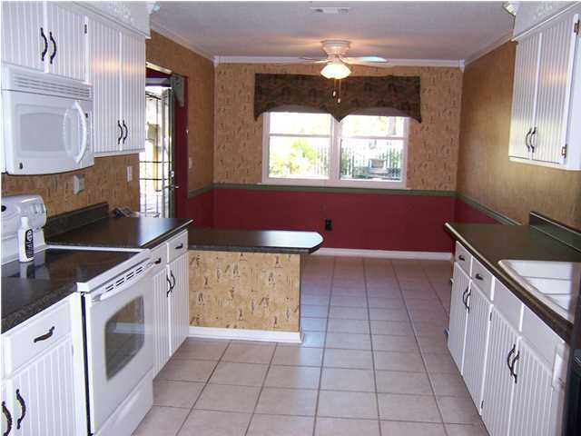 COUNTRY CLUB ESTATES 1 OF CRESTVIEW - Residential Lease