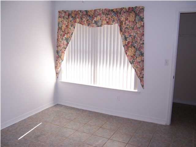 COUNTRY CLUB ESTATES 1 OF CRESTVIEW - Residential Lease