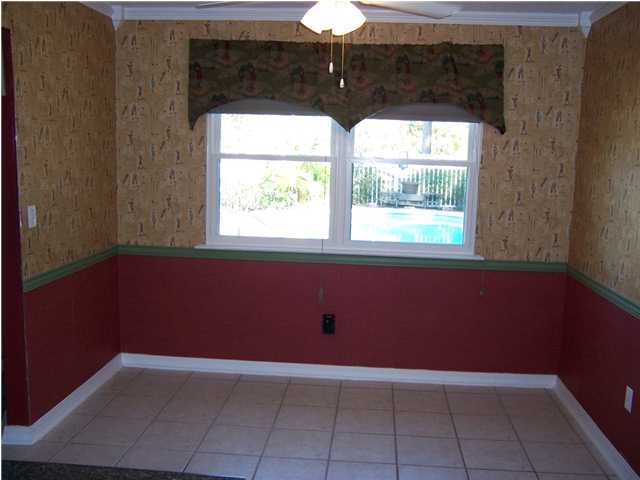 COUNTRY CLUB ESTATES 1 OF CRESTVIEW - Residential Lease