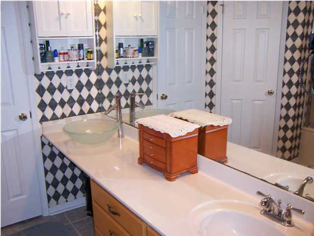 COUNTRY CLUB ESTATES 1 OF CRESTVIEW - Residential Lease
